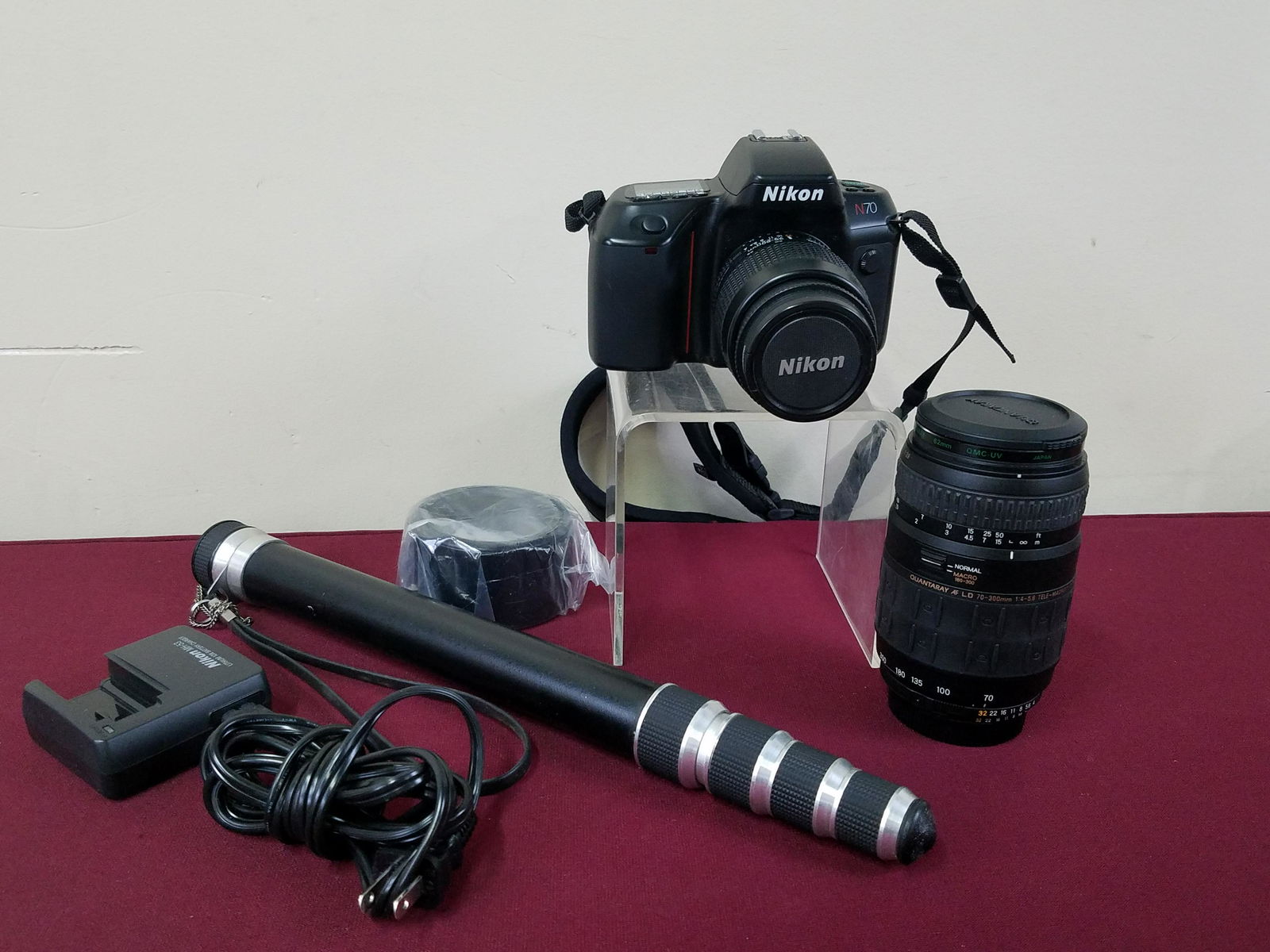 Nikon N70 Camera with Accessories: Includes N70 fcamera, 70-300mm lens, up to 15 ft extendable zoom pole and charger.