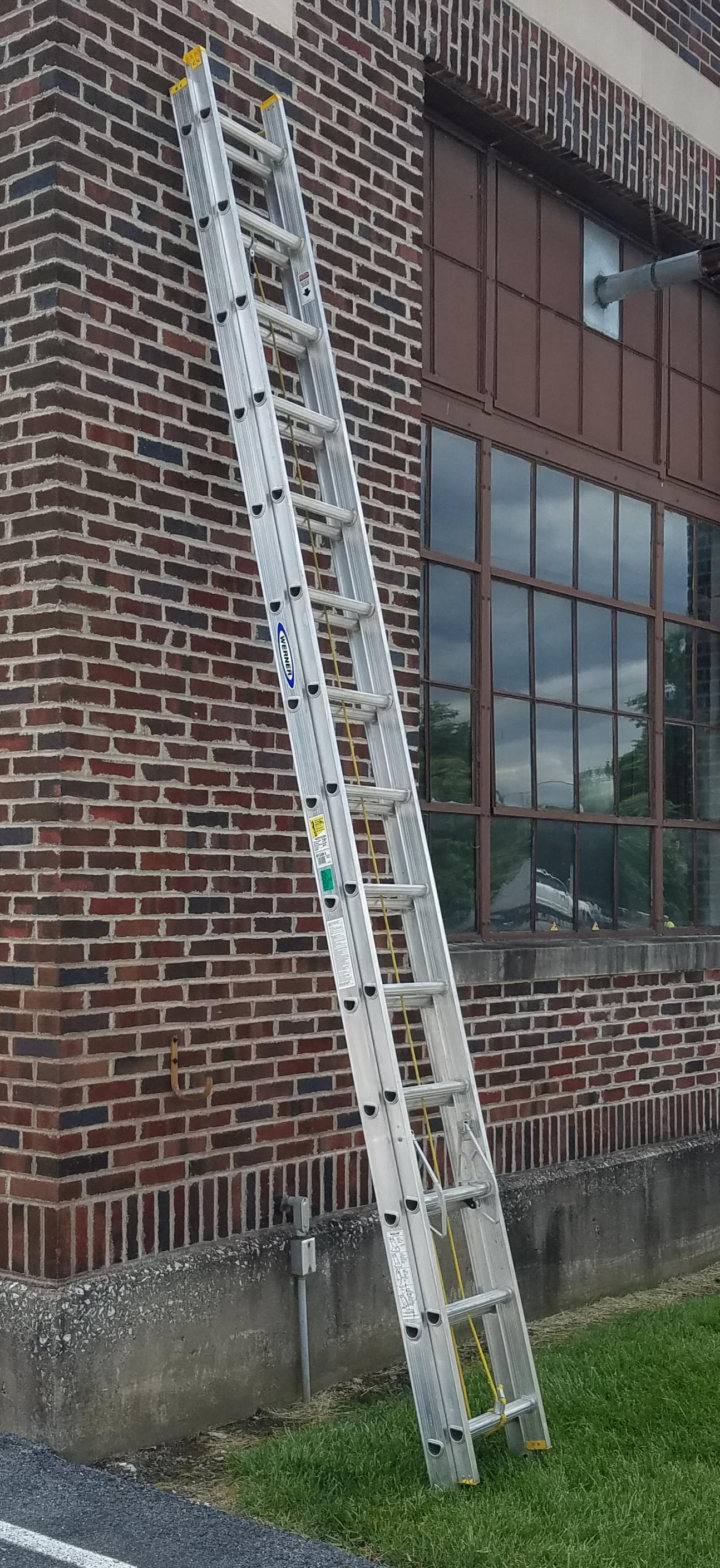 Werner 28ft Ladder (1 of 3)