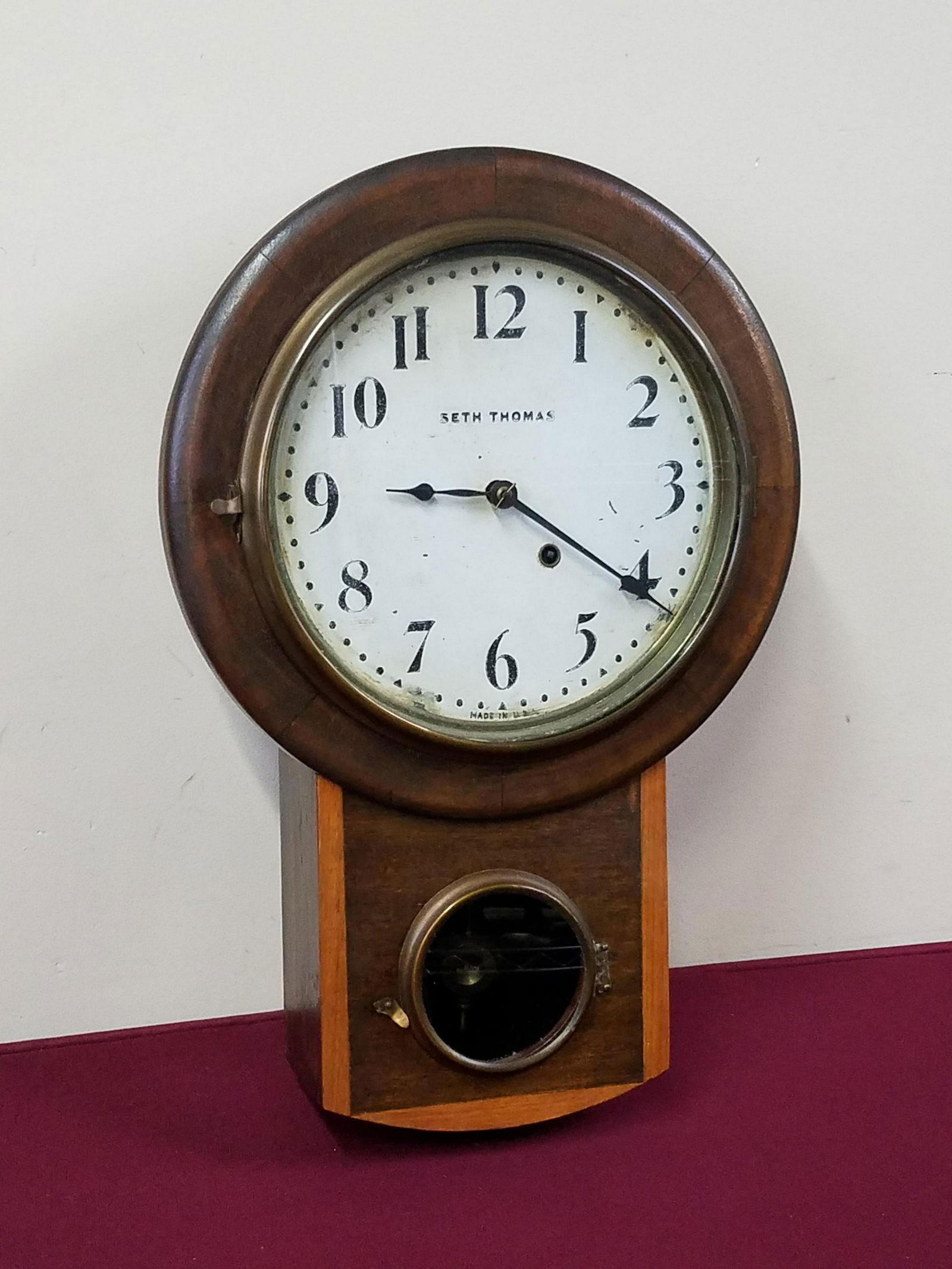 Seth Thomas Regulator Wall Clock (1 of 4)