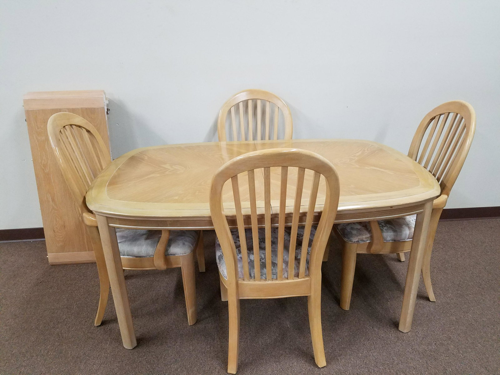 5 Pc Dining Room Set with 2 Leaves (1 of 4)