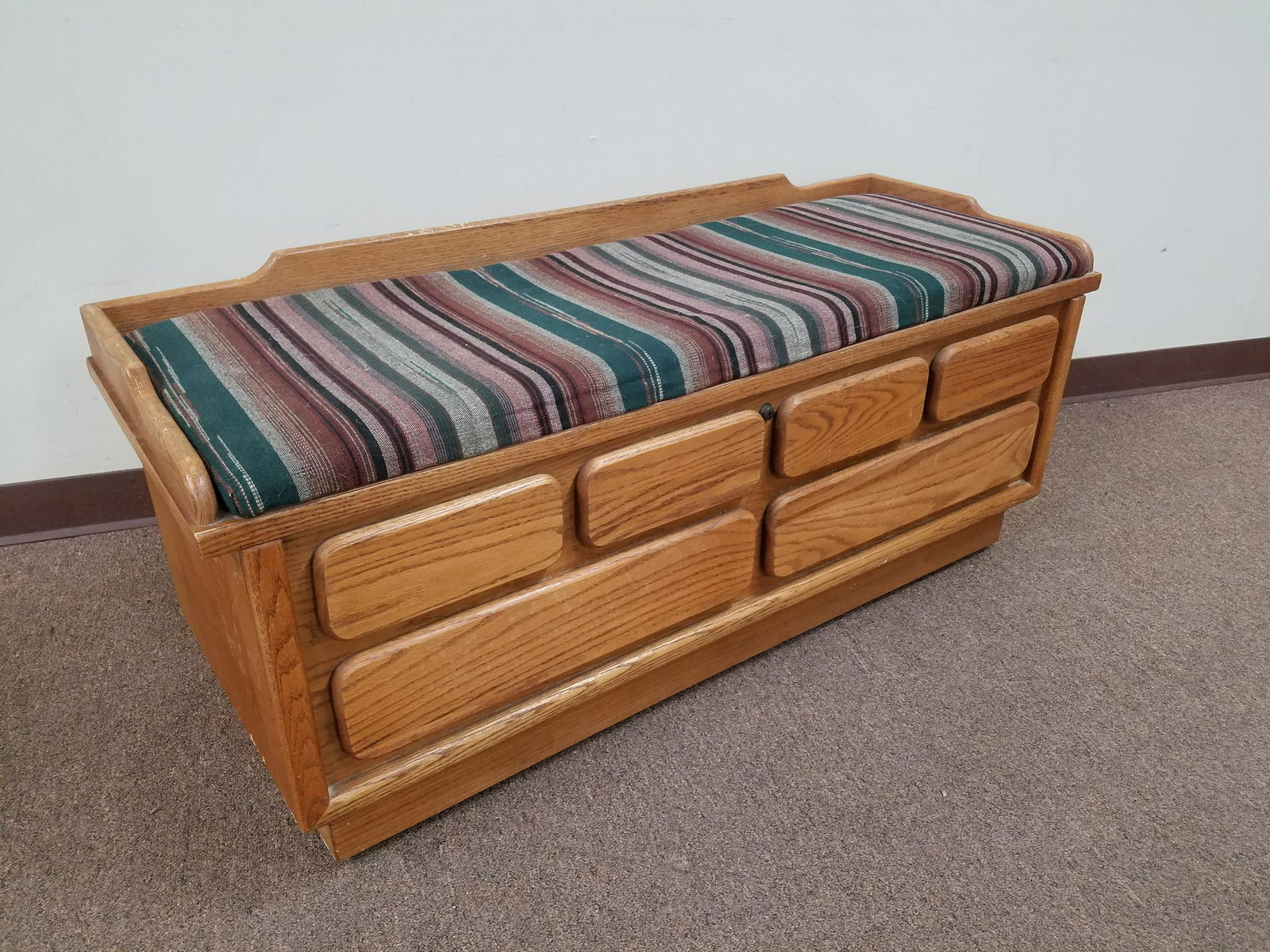 Lane Blanket Chest (1 of 2)