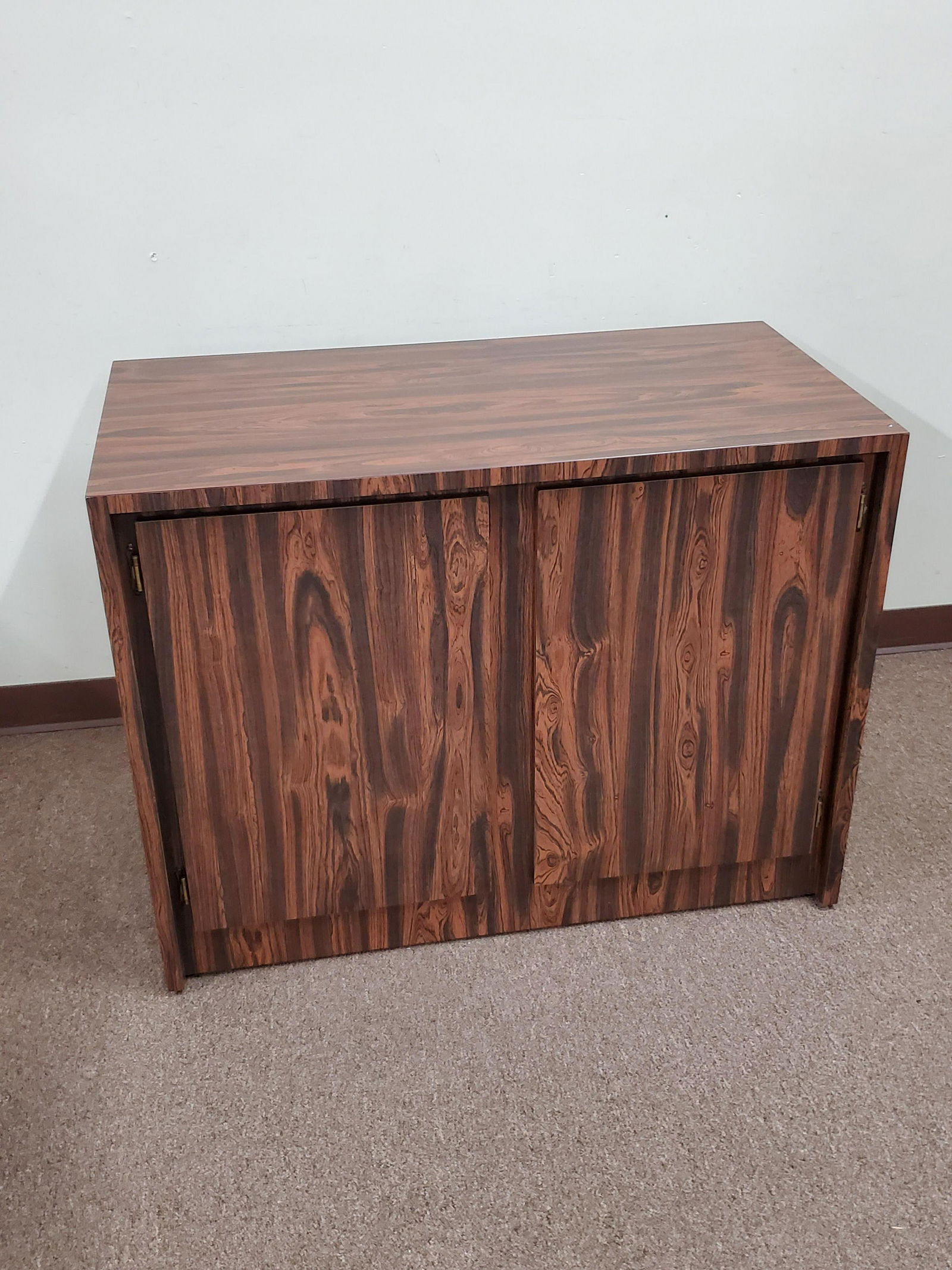 Rosewood Pattern Formica TV Cabinet (1 of 3)