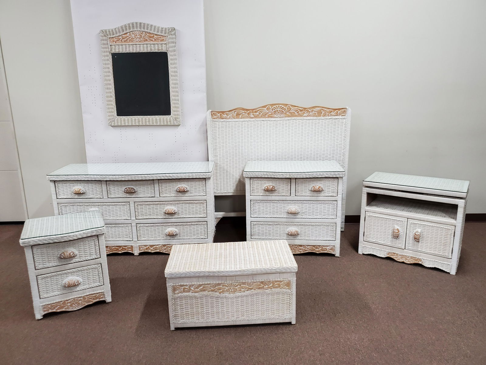 7 Pc Wicker Bedroom Set (1 of 3)