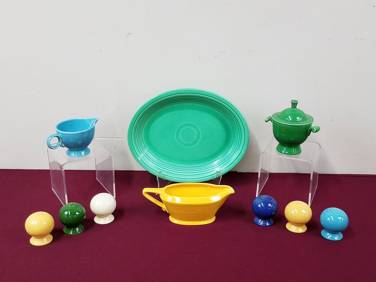 10 Pcs Fiestaware incl Gravy Boat and Shakers (1 of 8)