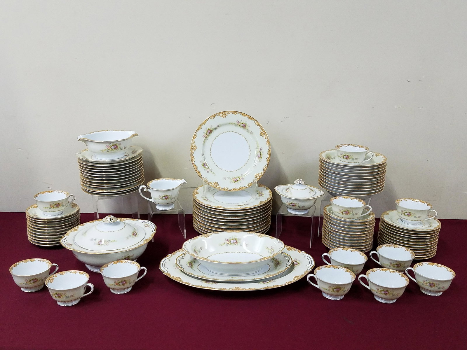 87 Pcs Jyoto China (1 of 4)