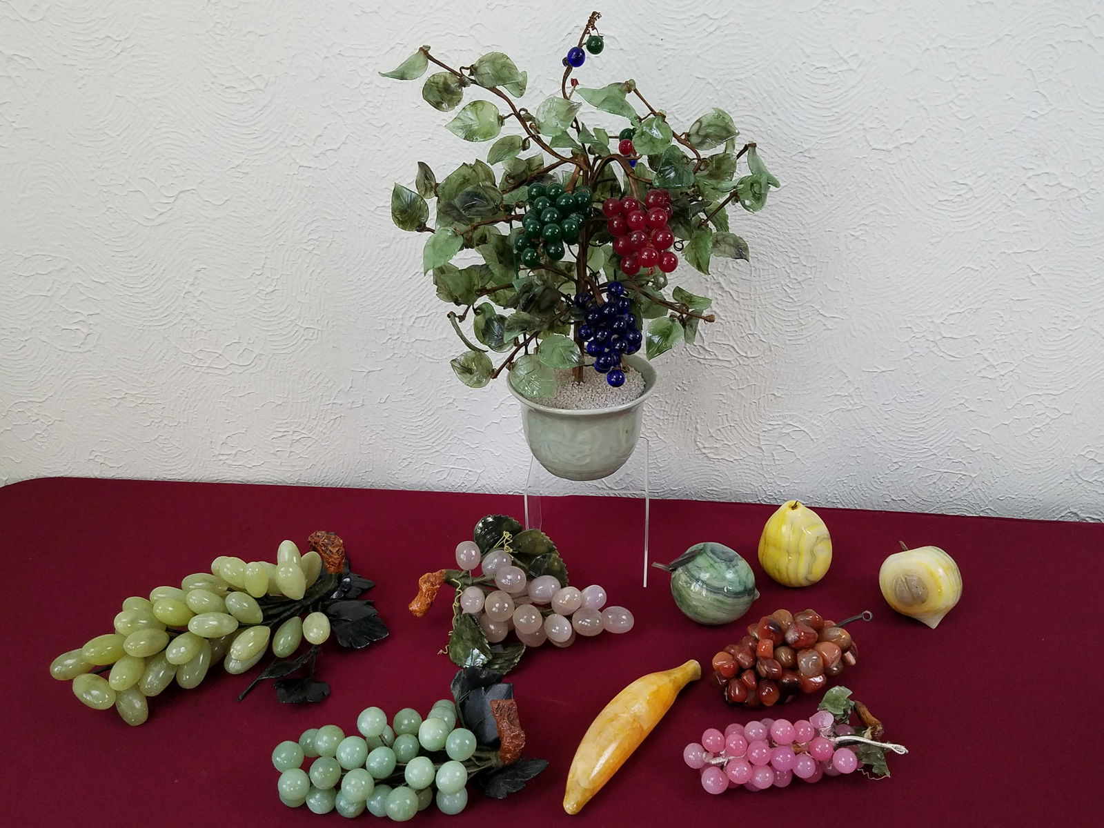 10 Hardstone and Glass Fruits incl. Grape Tree (1 of 4)