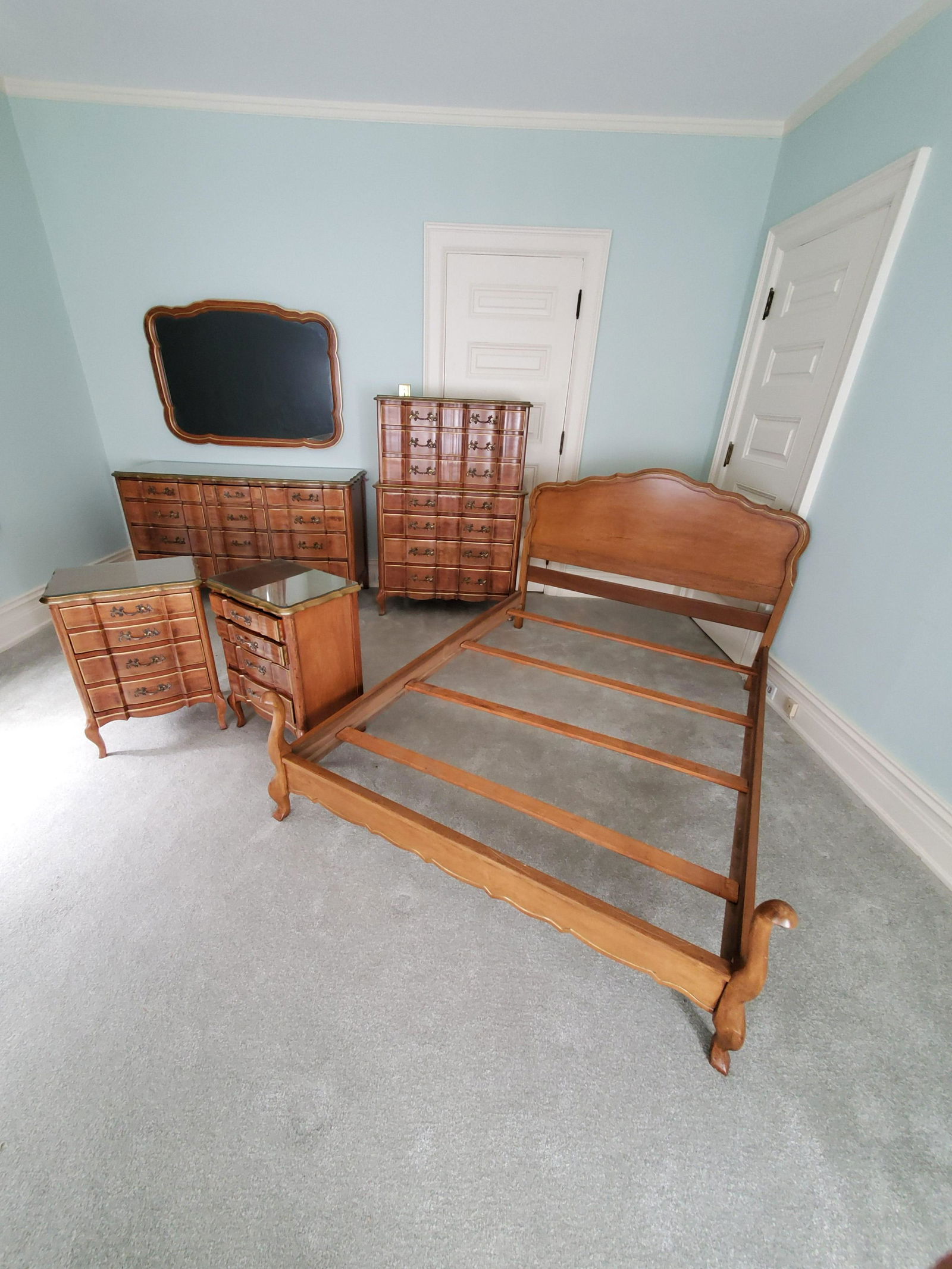 6 Pc French Style Bed Room Suite (1 of 4)