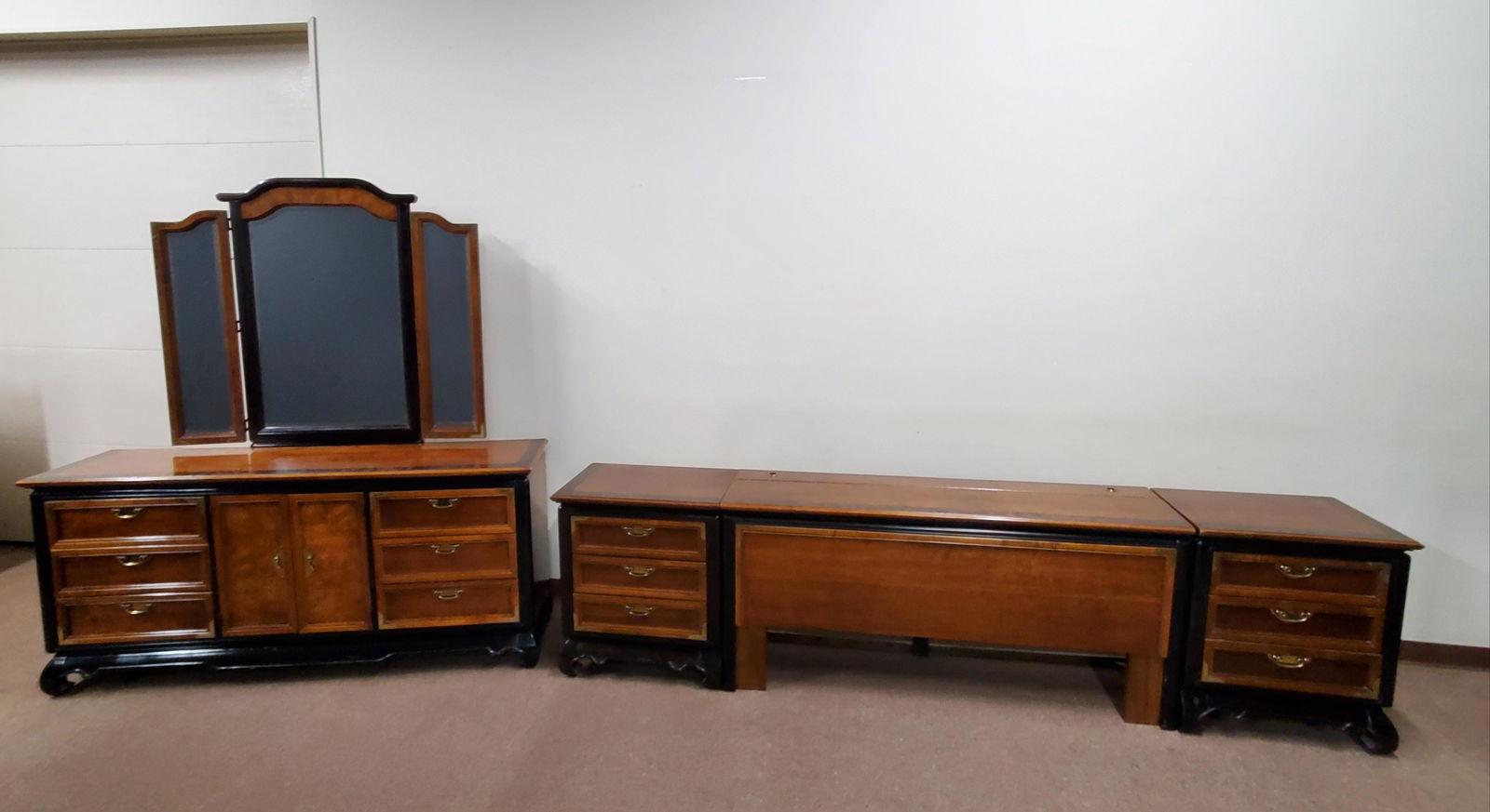 4 Pc Broyhill Ming Dynasty Bedroom Suite (1 of 4)