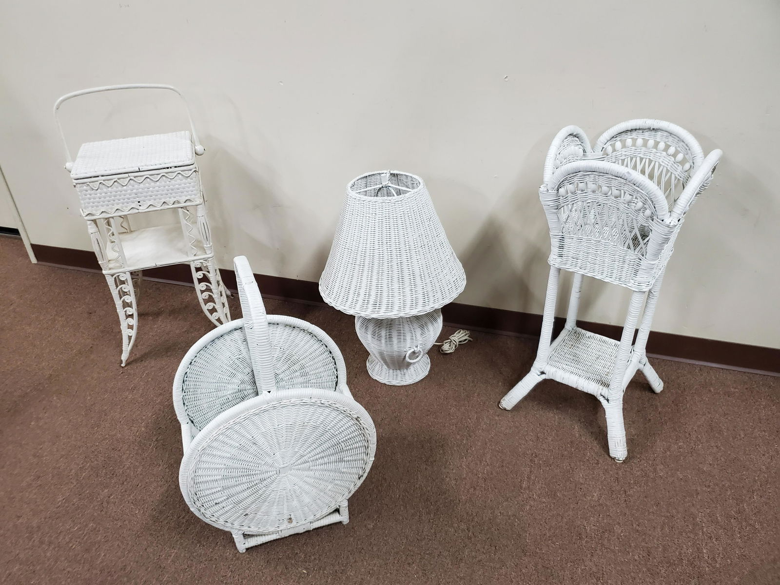 4 Pc of White Wicker incl Lamp (1 of 1)