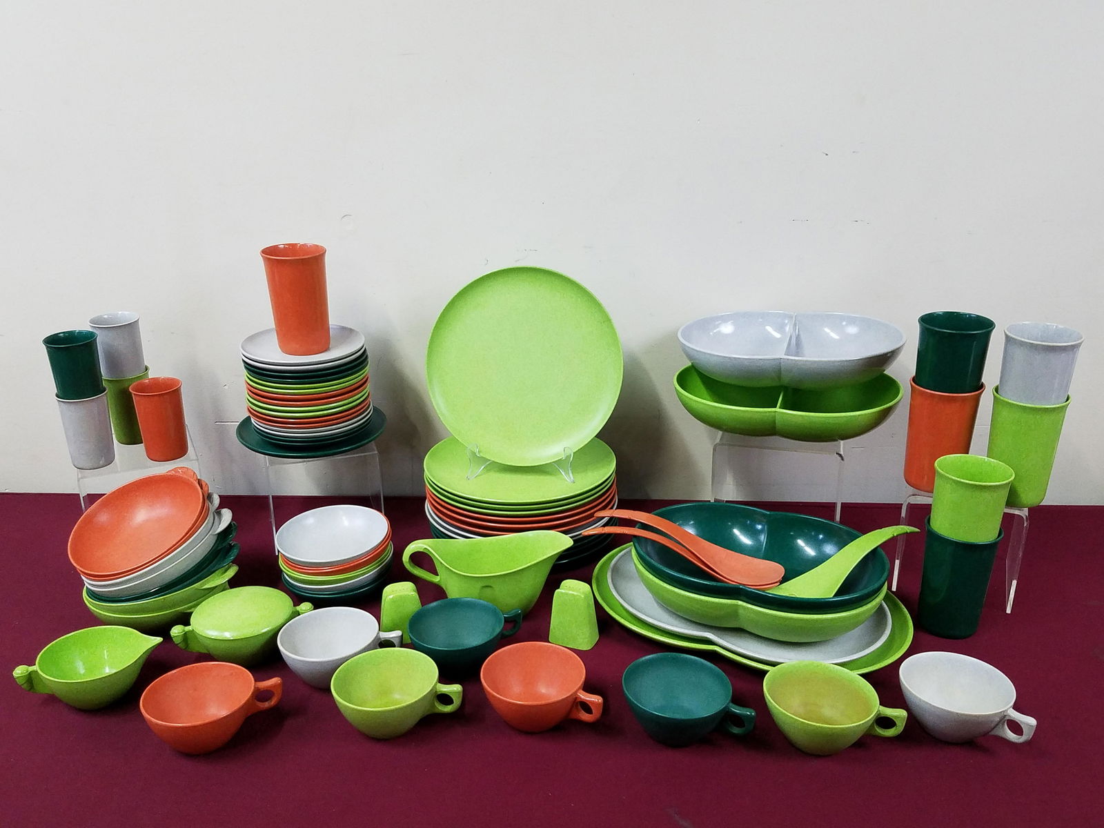 78 Pcs Branchell "Color-Flyte" Melmac Dinnerware (1 of 6)