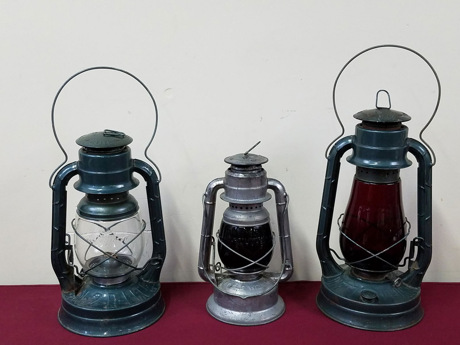 3 Dietz Barn Lanterns (1 of 4)