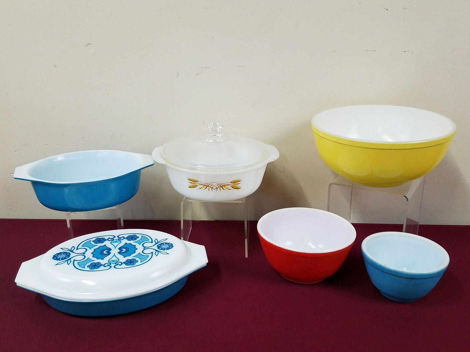 6 Pcs Pyrex incl Nesting Bowls and Baking Dishes (1 of 4)