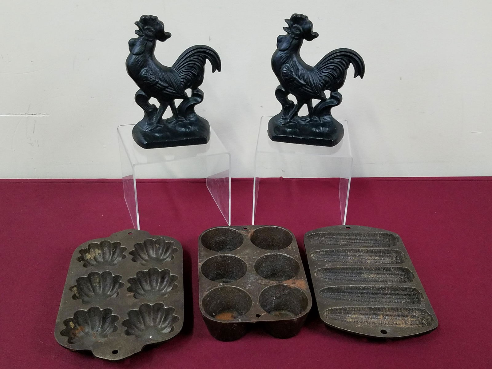 5 Pcs Cast Iron incl Bookends and Muffin Trays (1 of 5)