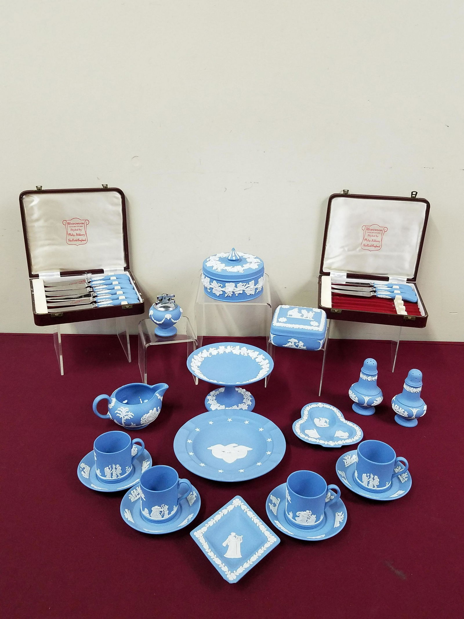 27 Pcs Wedgwood incl Knives and Lighter (1 of 6)