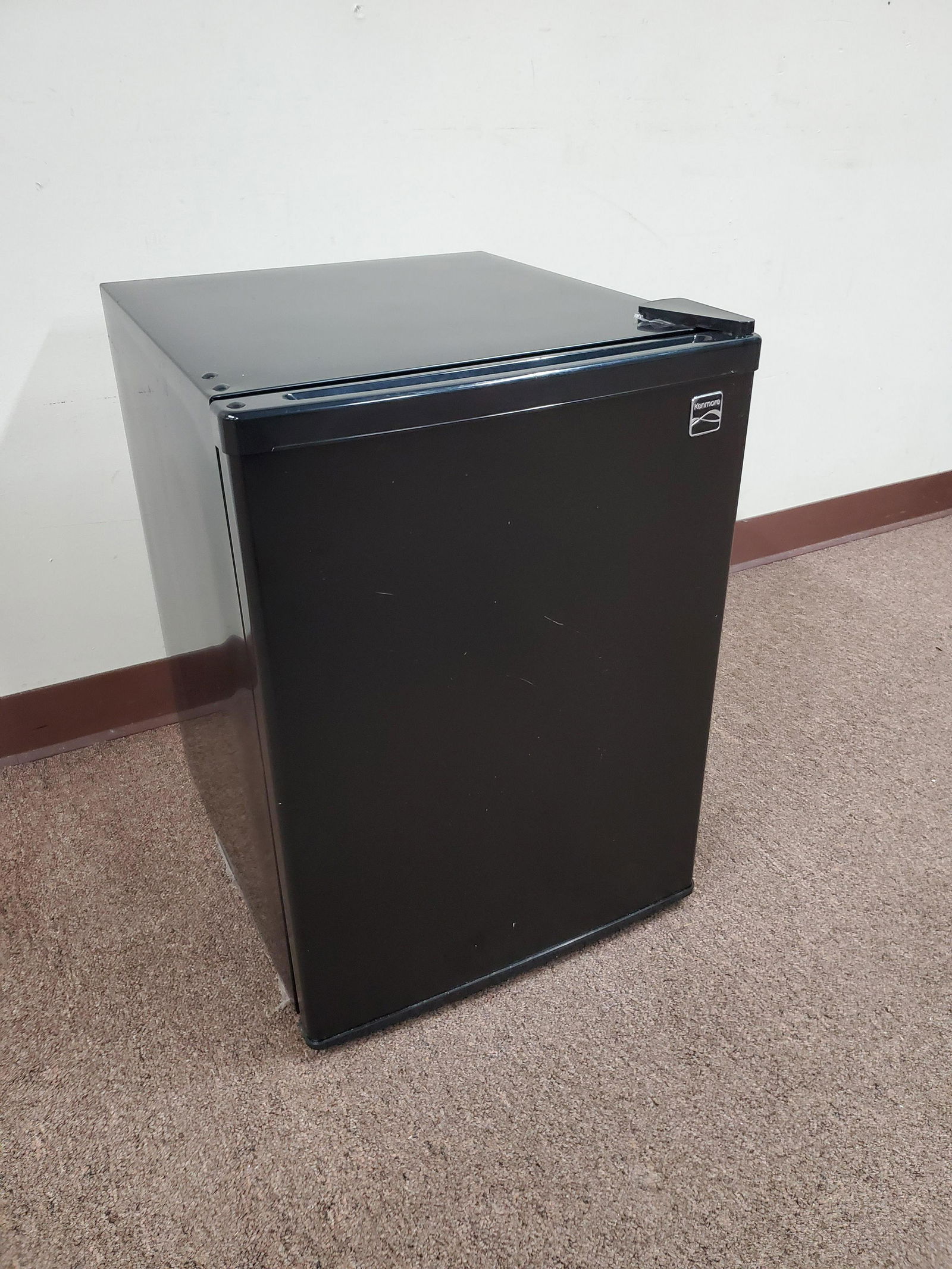 Kenmore Mini Fridge (1 of 2)