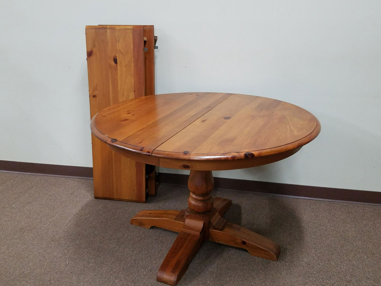 Pine Dining Table and 2 Leafs (1 of 3)