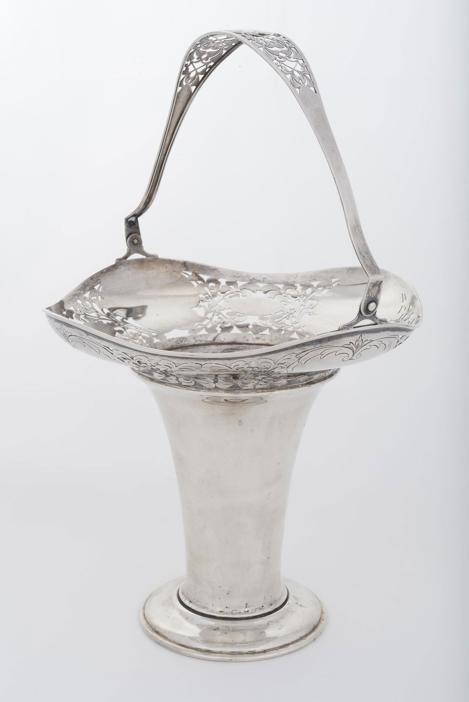 R. Wallace & Son Sterling Basket (1 of 4)