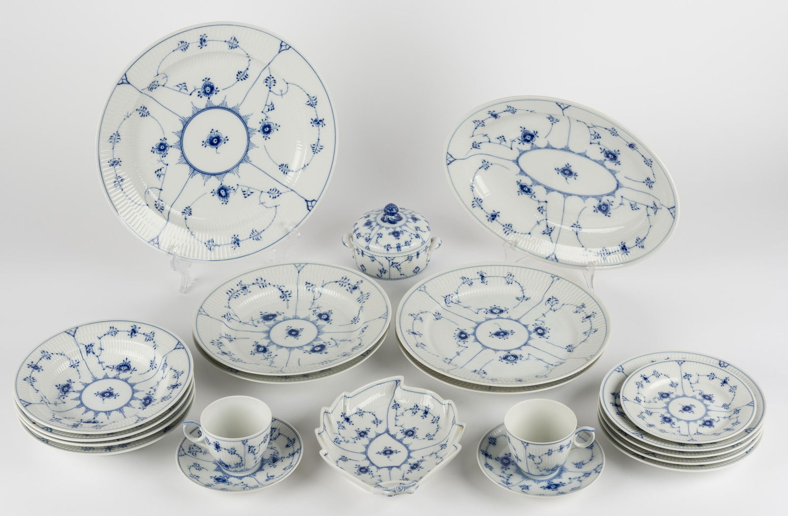 21 Pcs Royal Copenhagen Blue Fluted Tableware (1 of 4)