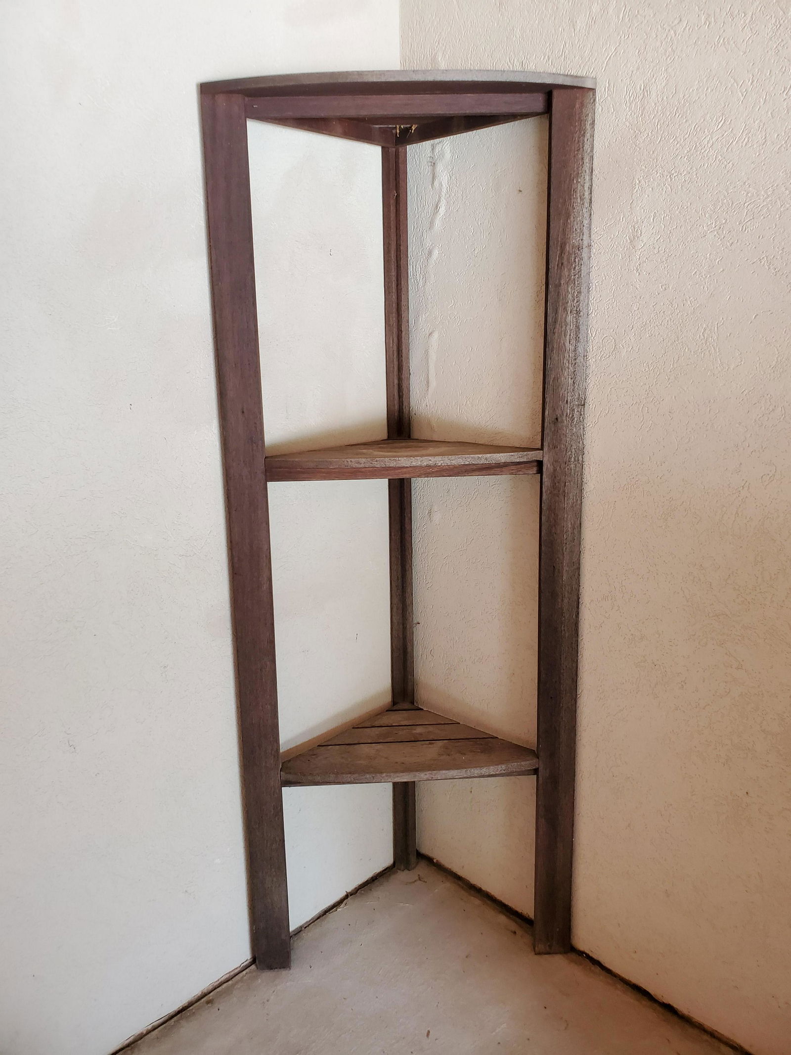 Corner Wall Shelf (1 of 2)