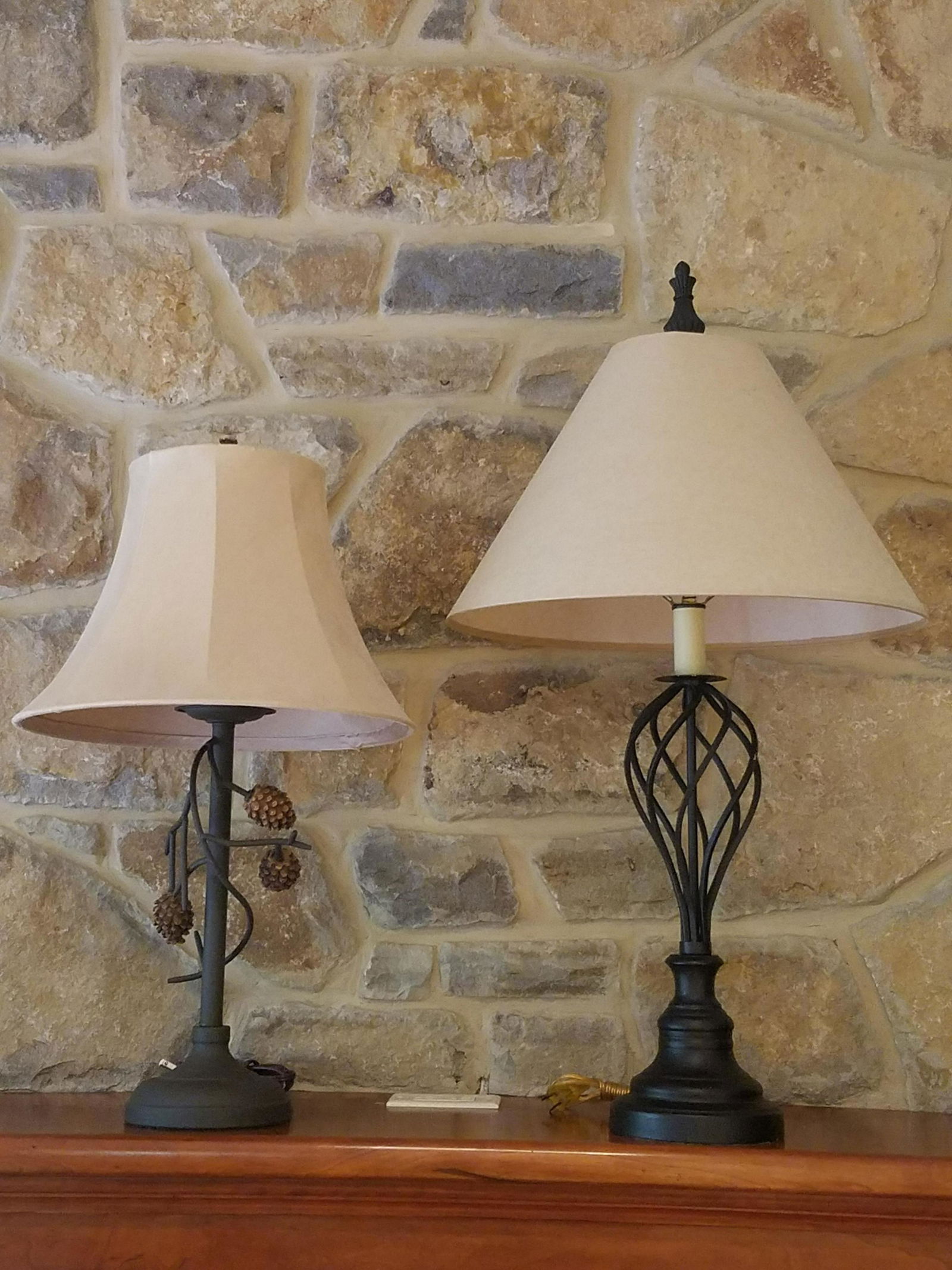2 Decorative Table Lamps incl Pine Cones (1 of 2)