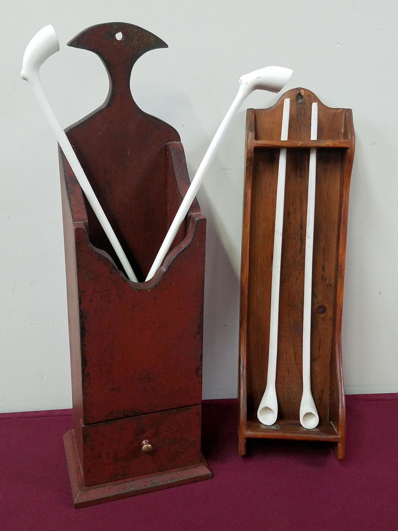 4 Colonial Pipes with Pipe Stands (1 of 5)