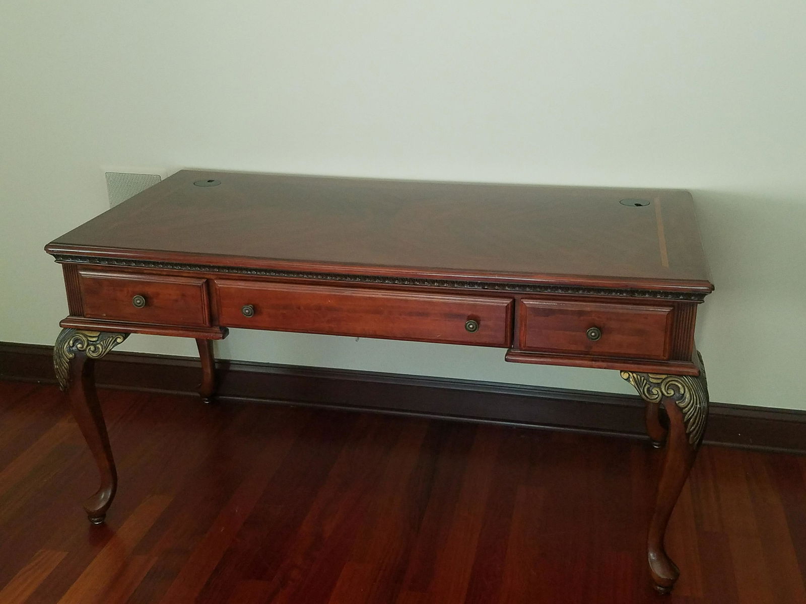 Executive Desk (1 of 3)