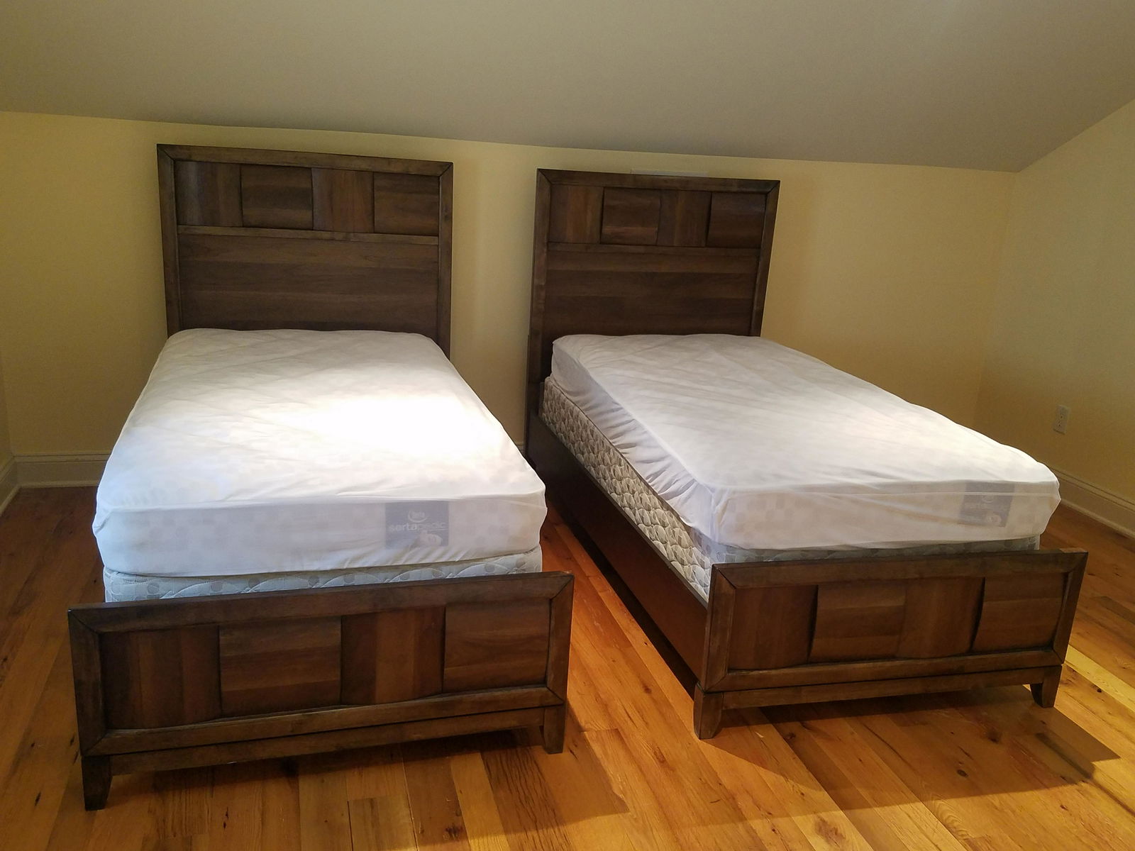 2 Twin Beds with Mattress and Box Spring (1 of 2)