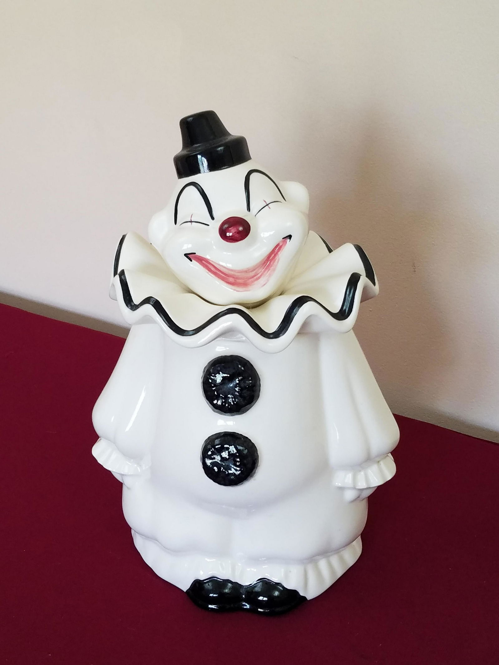 Metlox Clown Cookie Jar (1 of 2)