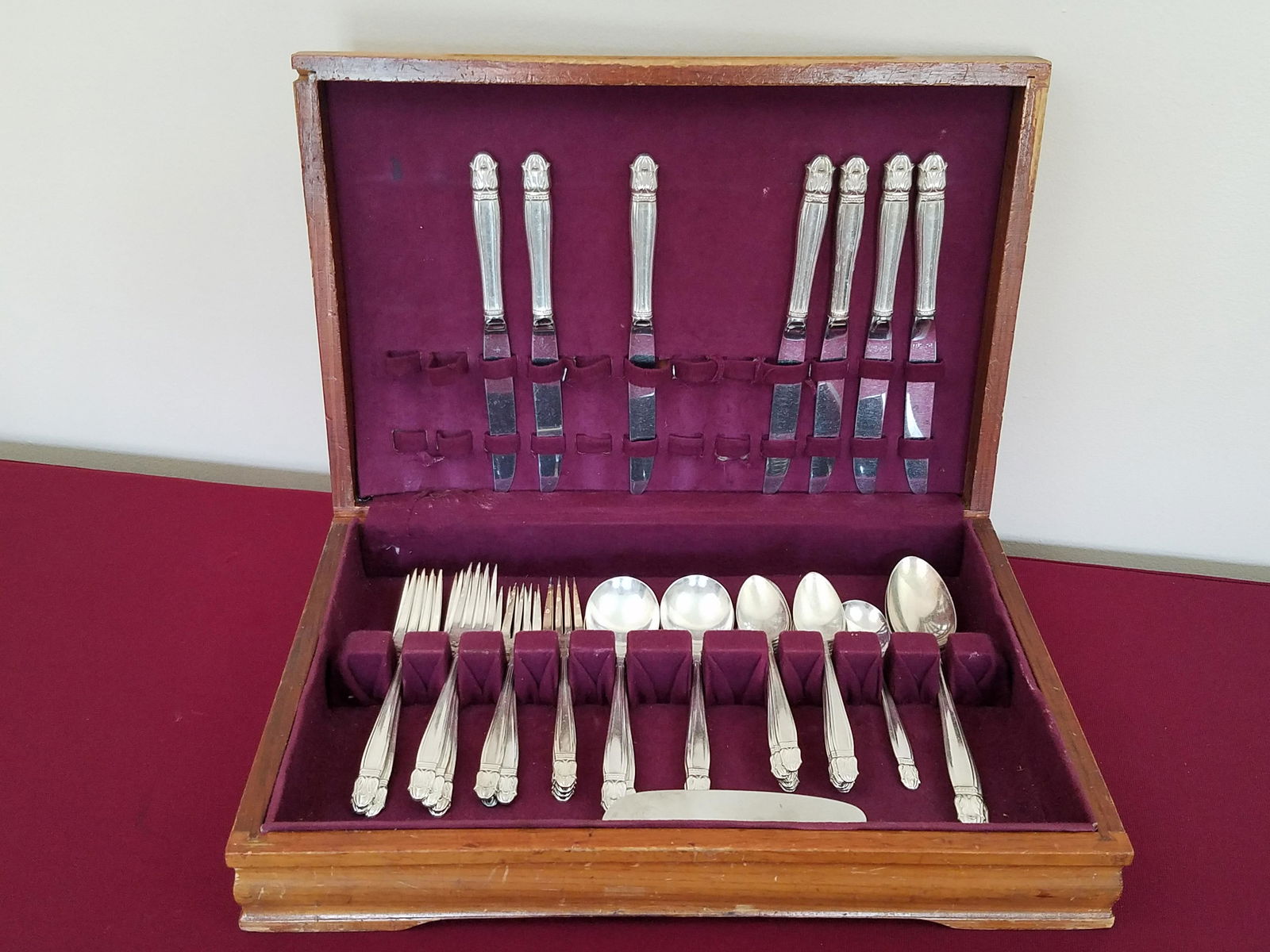 48 Pcs Holmes and Edwards Inlaid Silverplate (1 of 4)