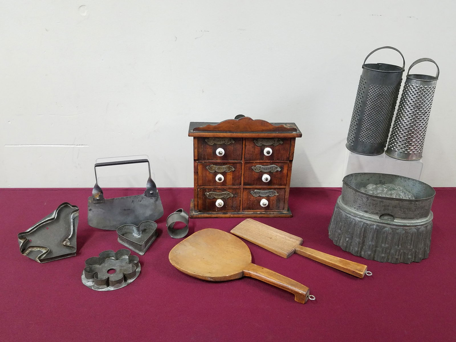 11 Pcs Kitchenalia incl Wall Spice Cabinet (1 of 5)