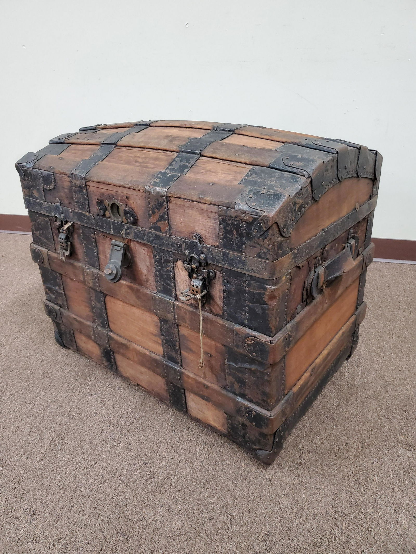Barrel Top Trunk (1 of 3)