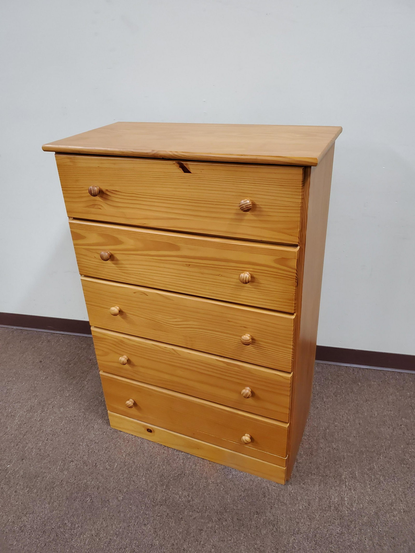 5 Drawer Pine Dresser: 32" wide X 16" deep X 46 1/2" high. Split in bottom drawer. IMPORTANT: Before bidding, please read the terms and conditions below. When you registered for the auction you agreed to these terms and wil