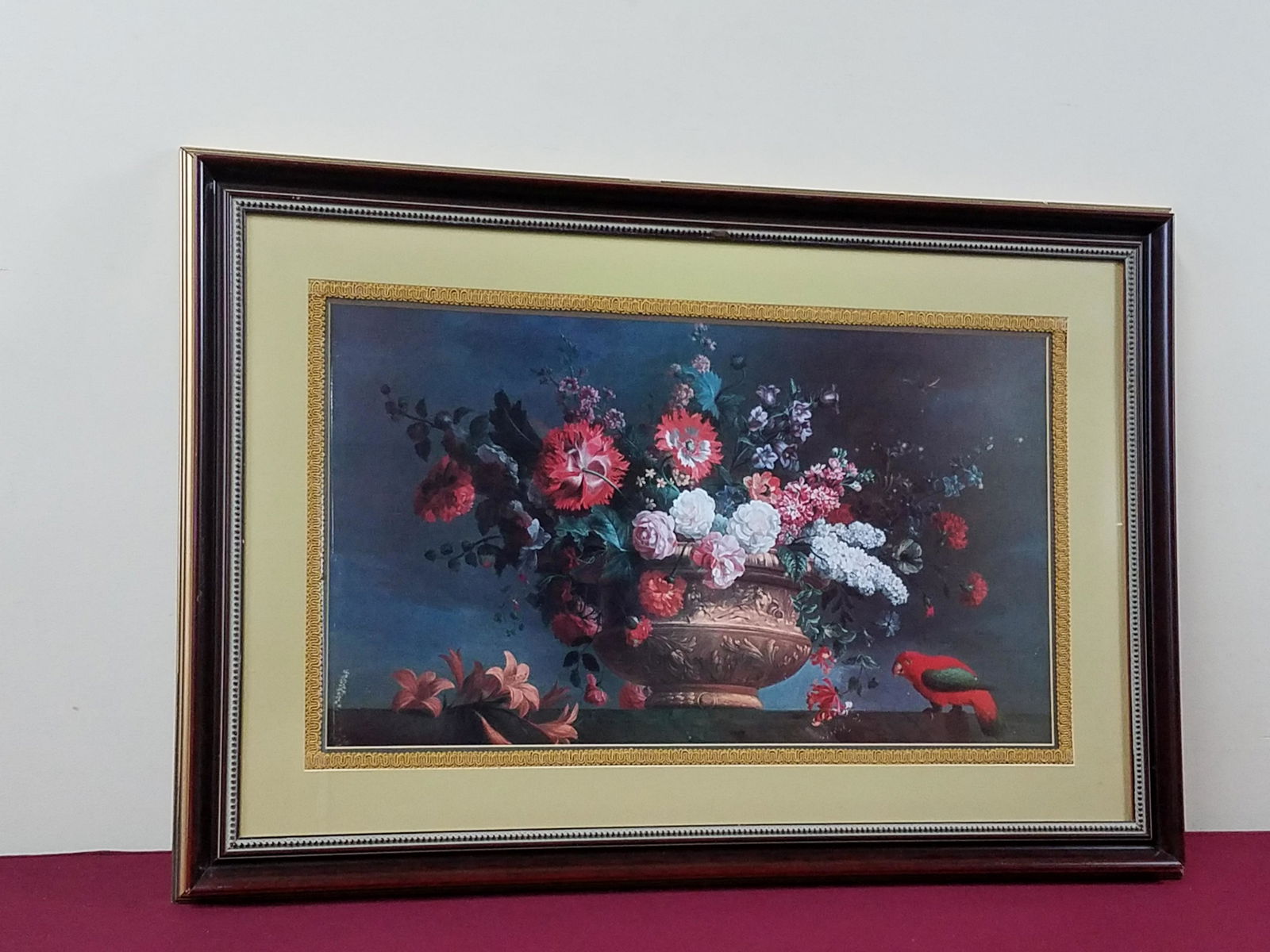 Center Piece with Parrot Print (1 of 2)