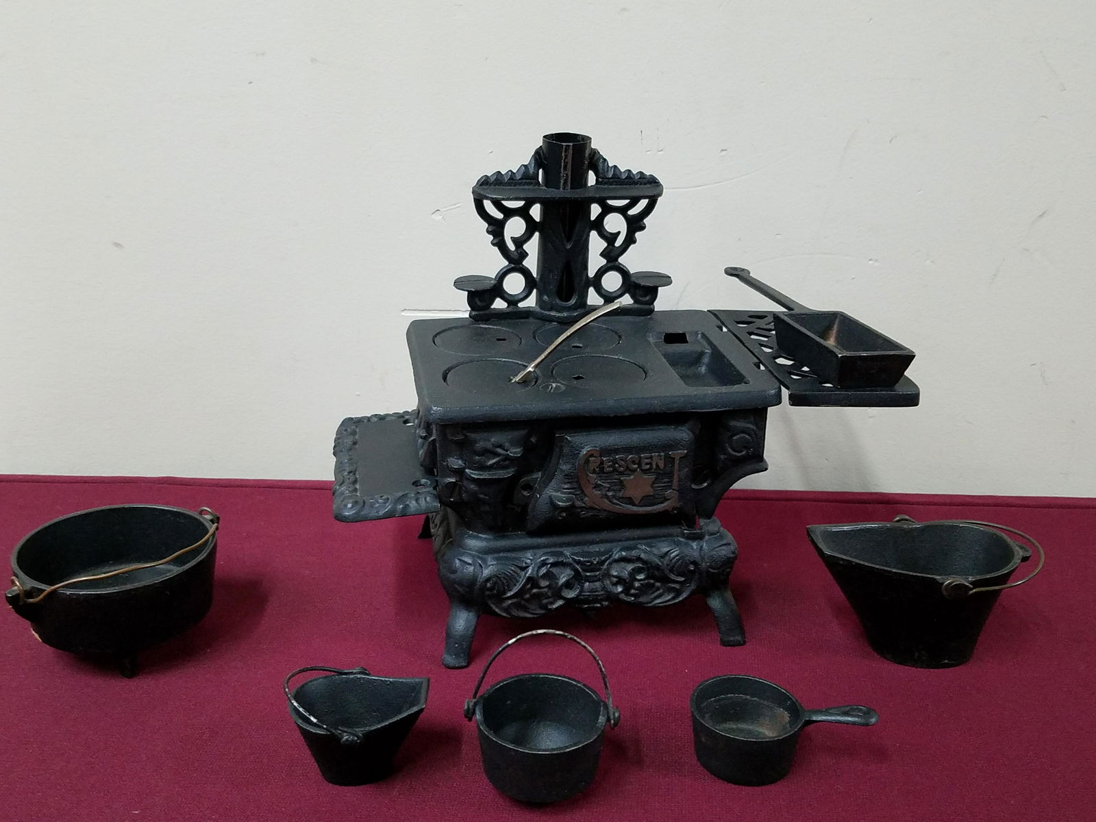 Crescent Miniature Stove with Accessories (1 of 2)