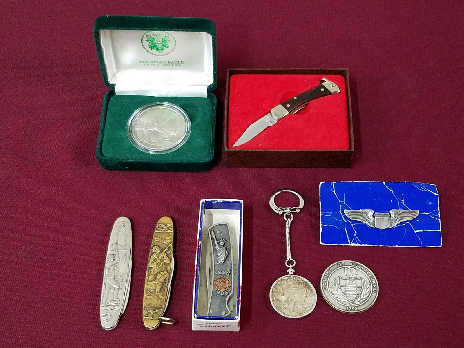 8 Pcs incl Commemorative Coins and Pocket Knives (1 of 5)