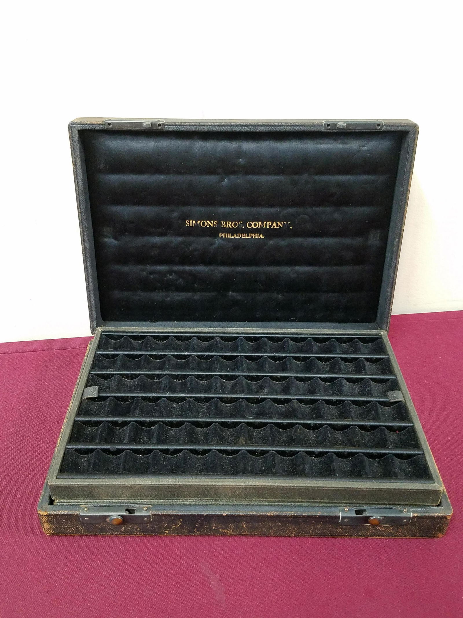Simons Bros. Company Thimble Case (1 of 3)