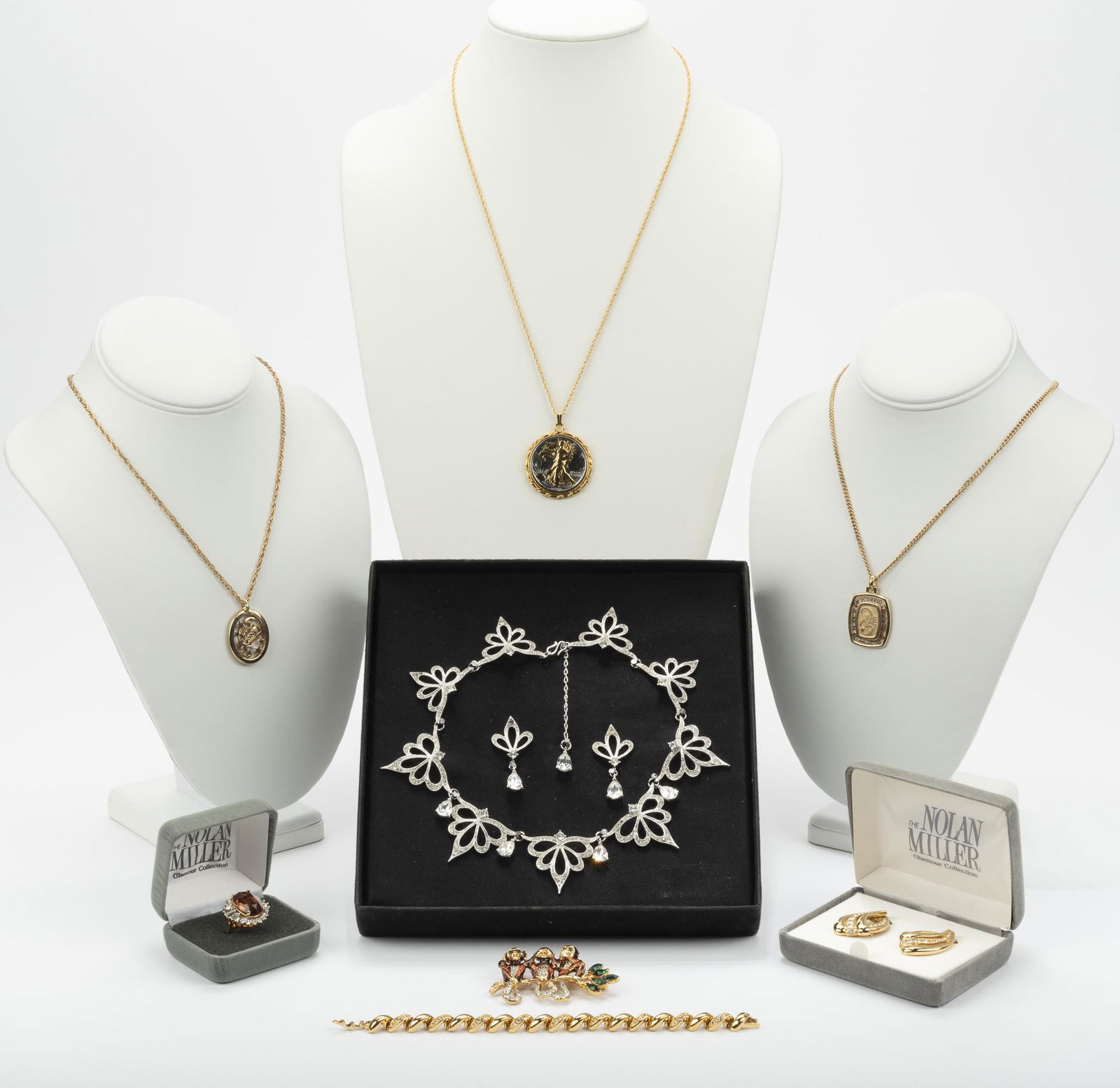 8 Pcs Fashion Jewelry (1 of 20)