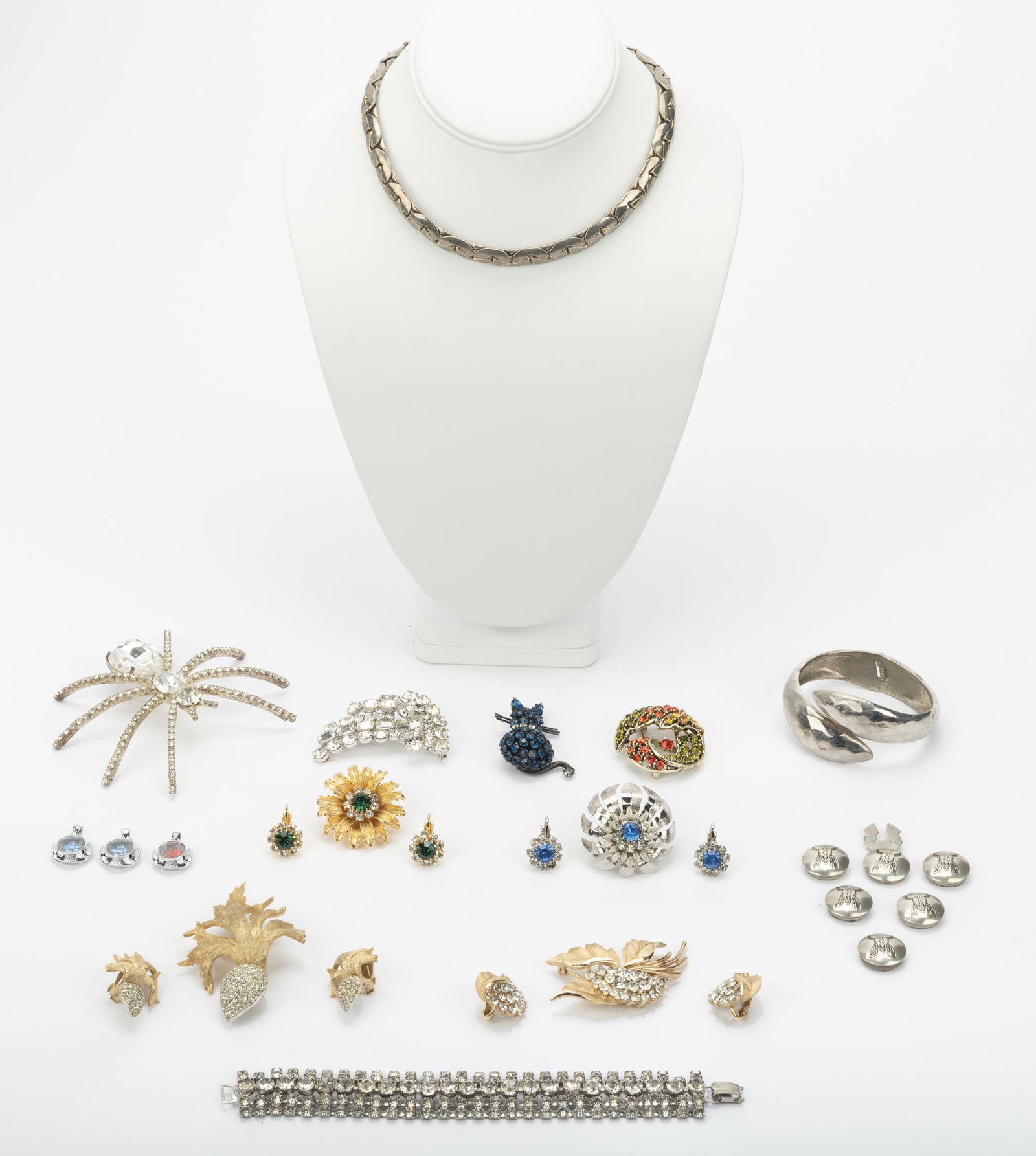 24 Pcs Costume Jewelry (1 of 20)