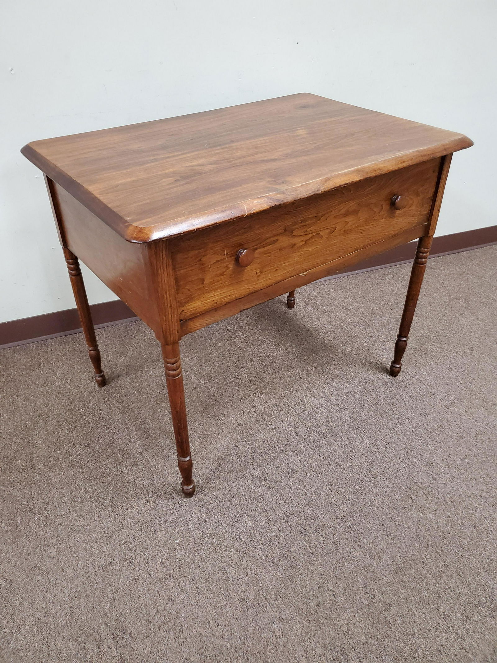 Single Drawer Desk (1 of 3)
