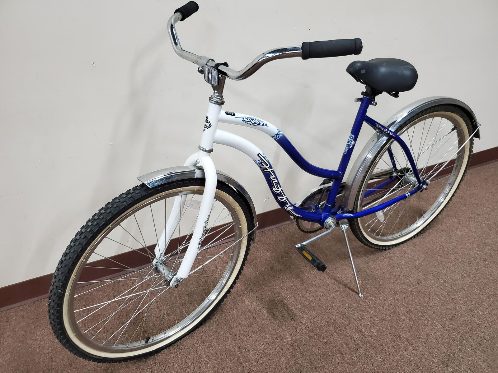 Huffy Surf Side Bike (1 of 2)