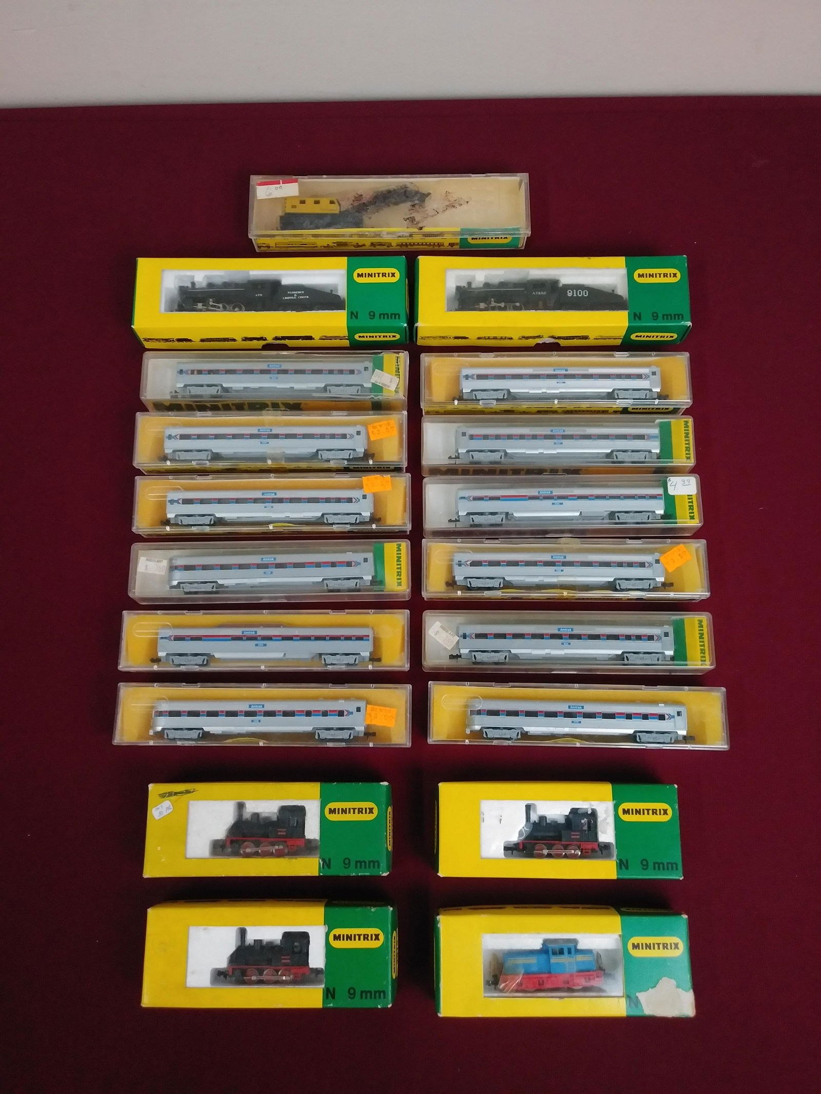 19 Minitrix N Scale Rolling Stock in OBs (1 of 2)