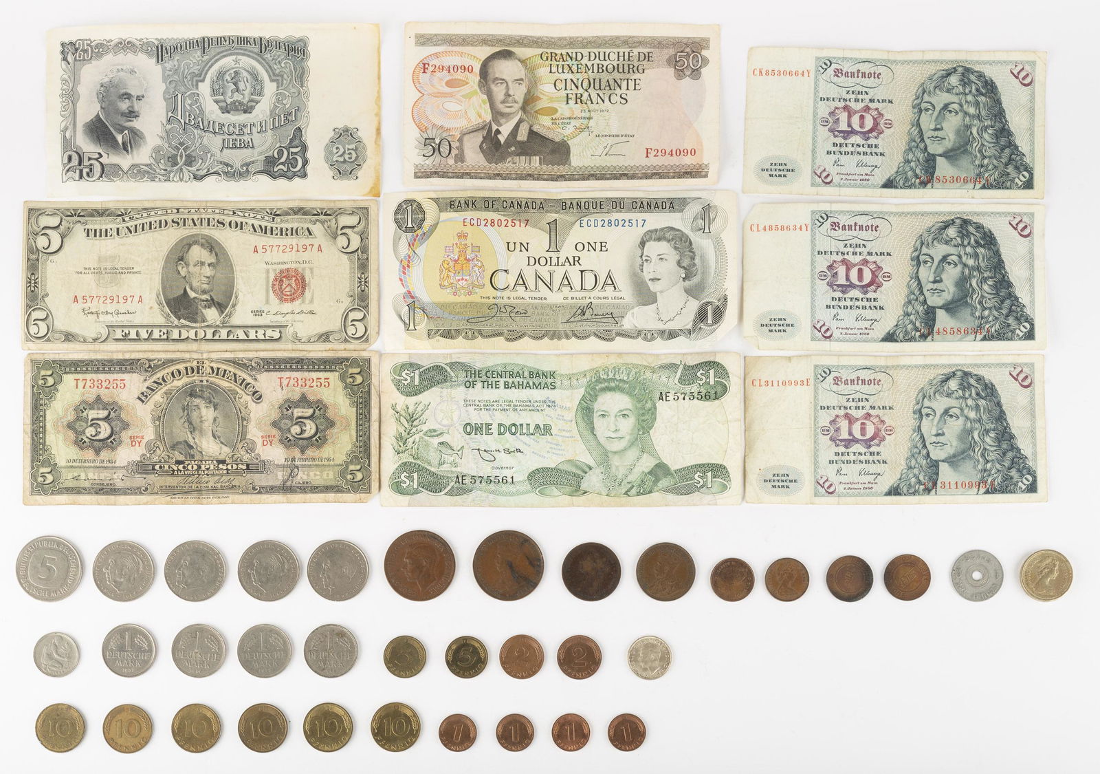 44 Pcs World Currency Incl Notes and Coins (1 of 2)