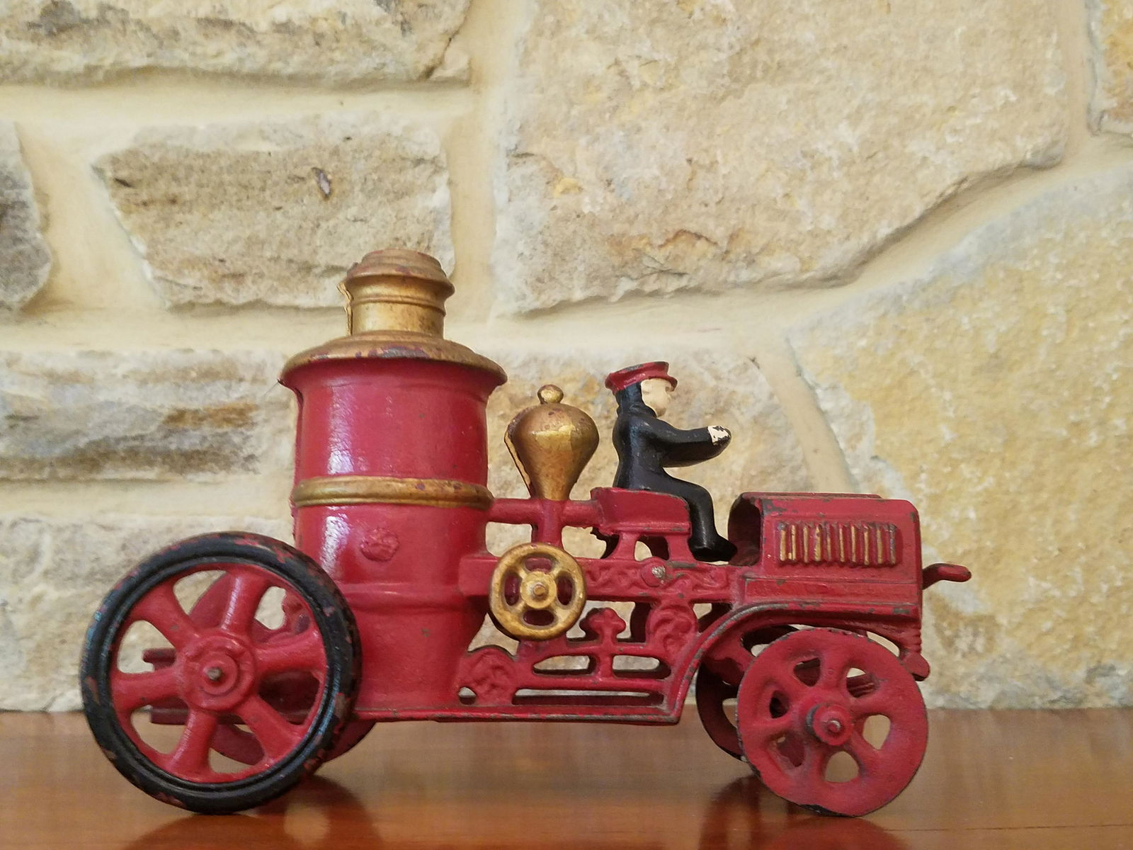 Vintage Cast Iron Fire Truck (1 of 4)