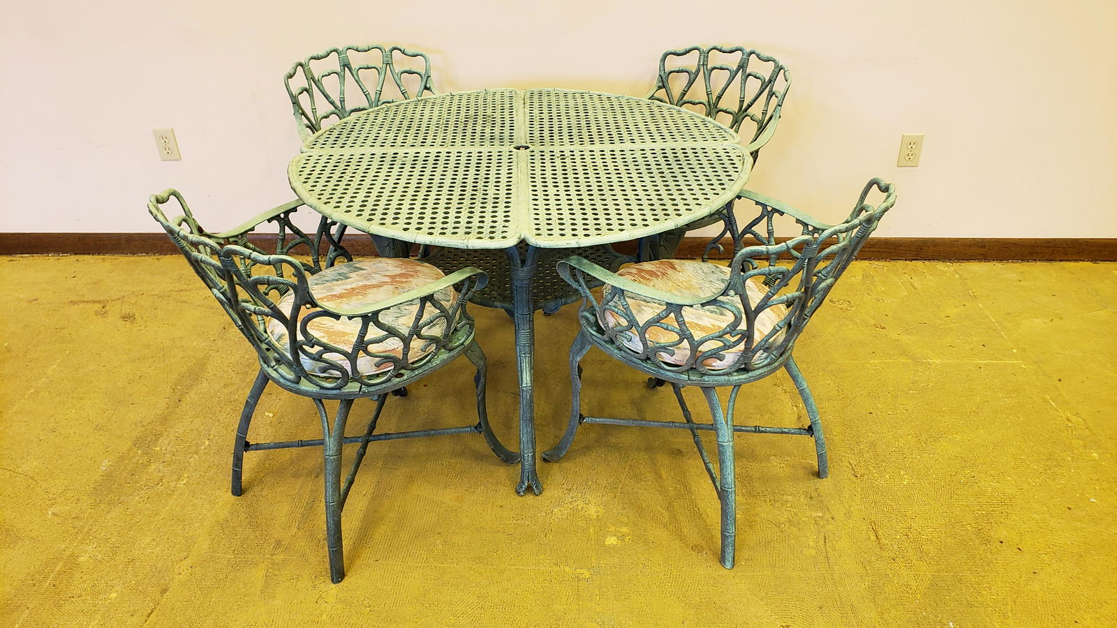 Metal Outdoor Table with 4 Chairs (1 of 2)
