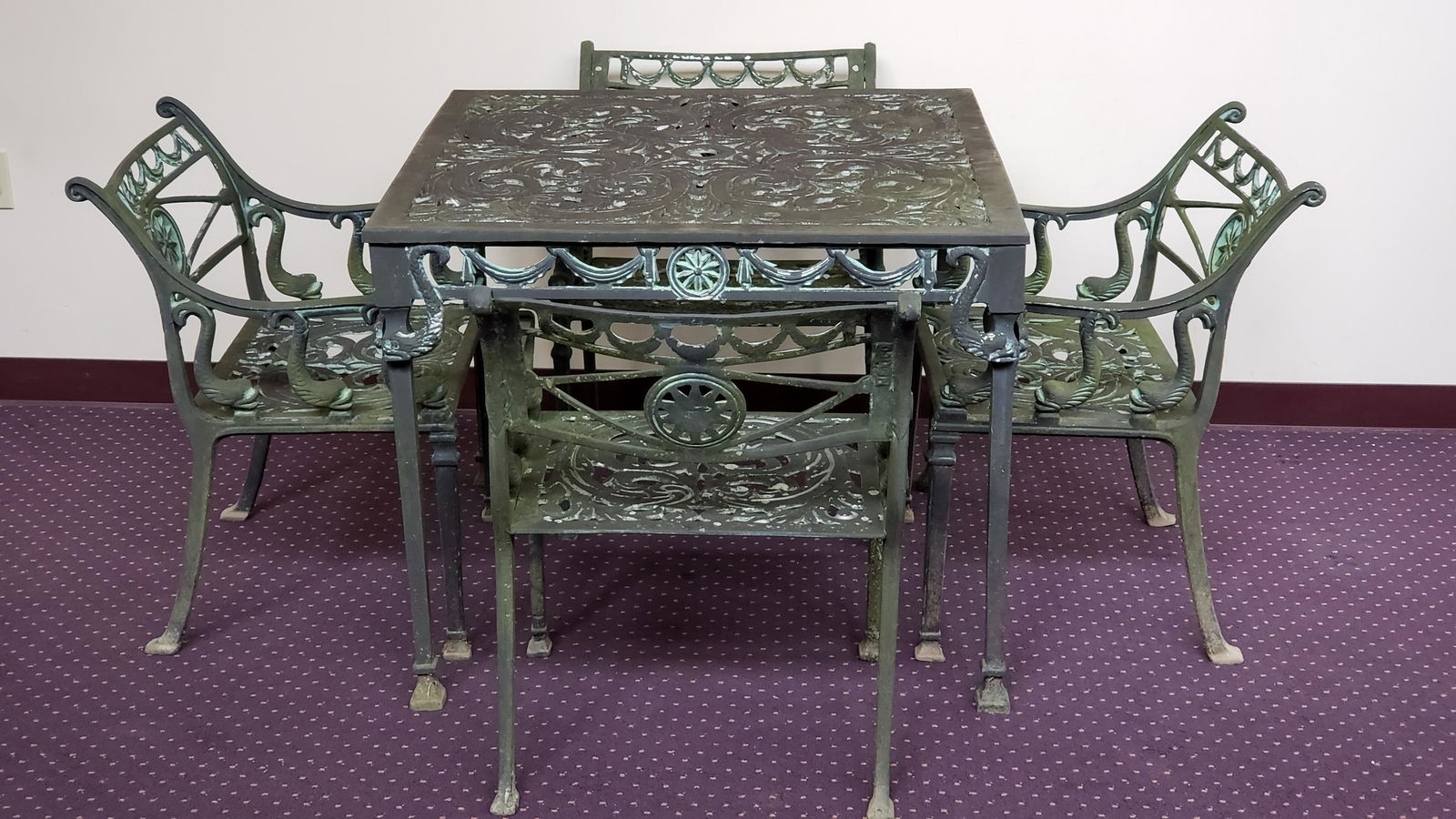 Outdoor Cast Metal Table with 4 Chairs (1 of 4)