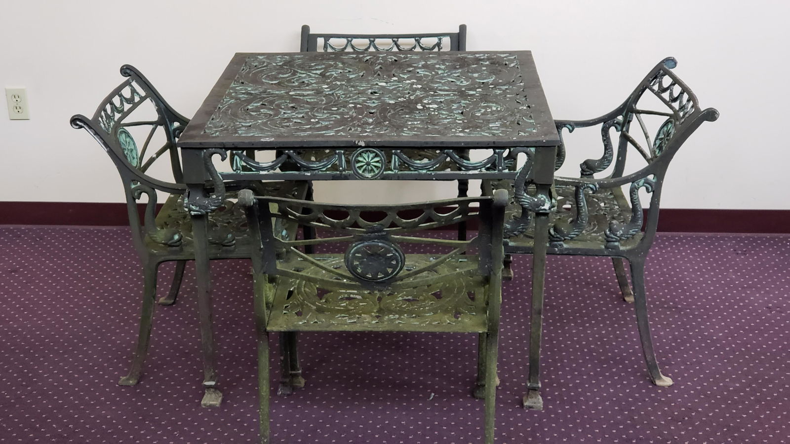 Outdoor Cast Metal Table with 4 Chairs (1 of 4)