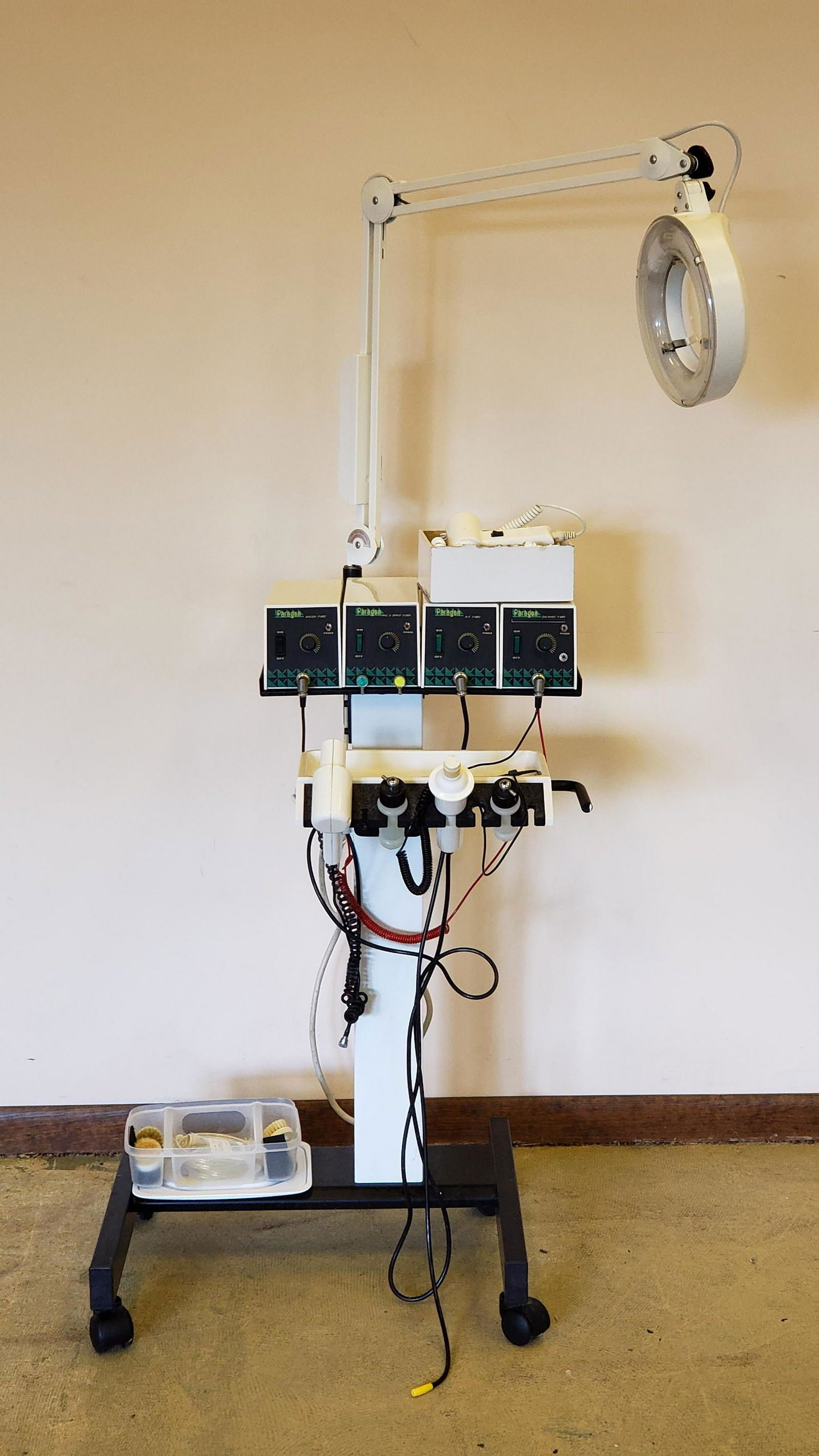 Paragon Spa Equipment on Rolling Stand (1 of 4)