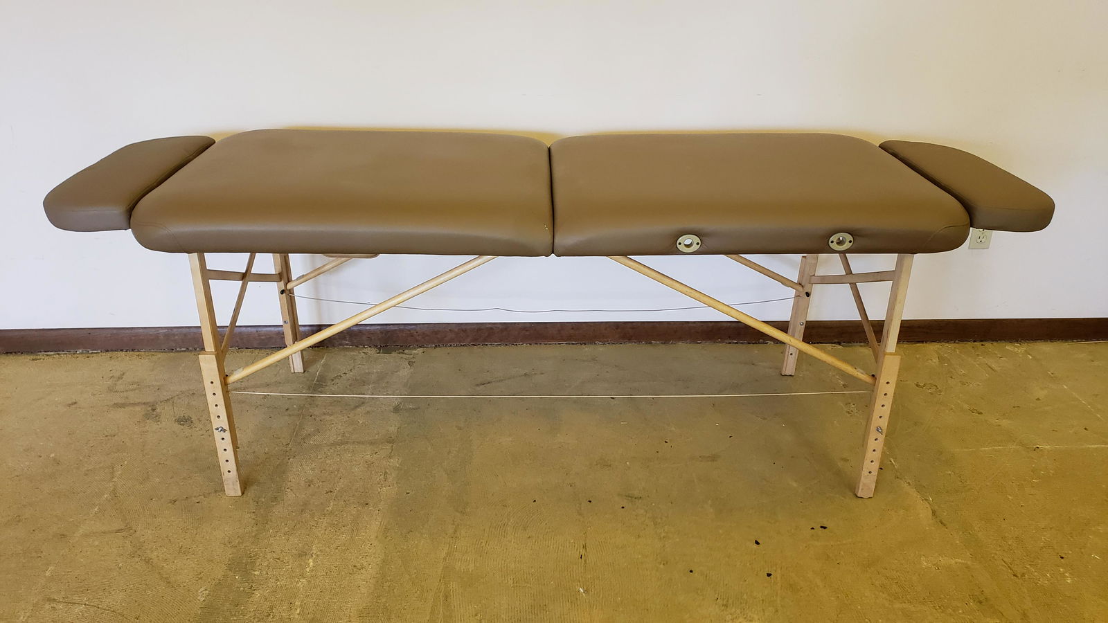 Golden Ratio Woodworks Massage Table (1 of 3)