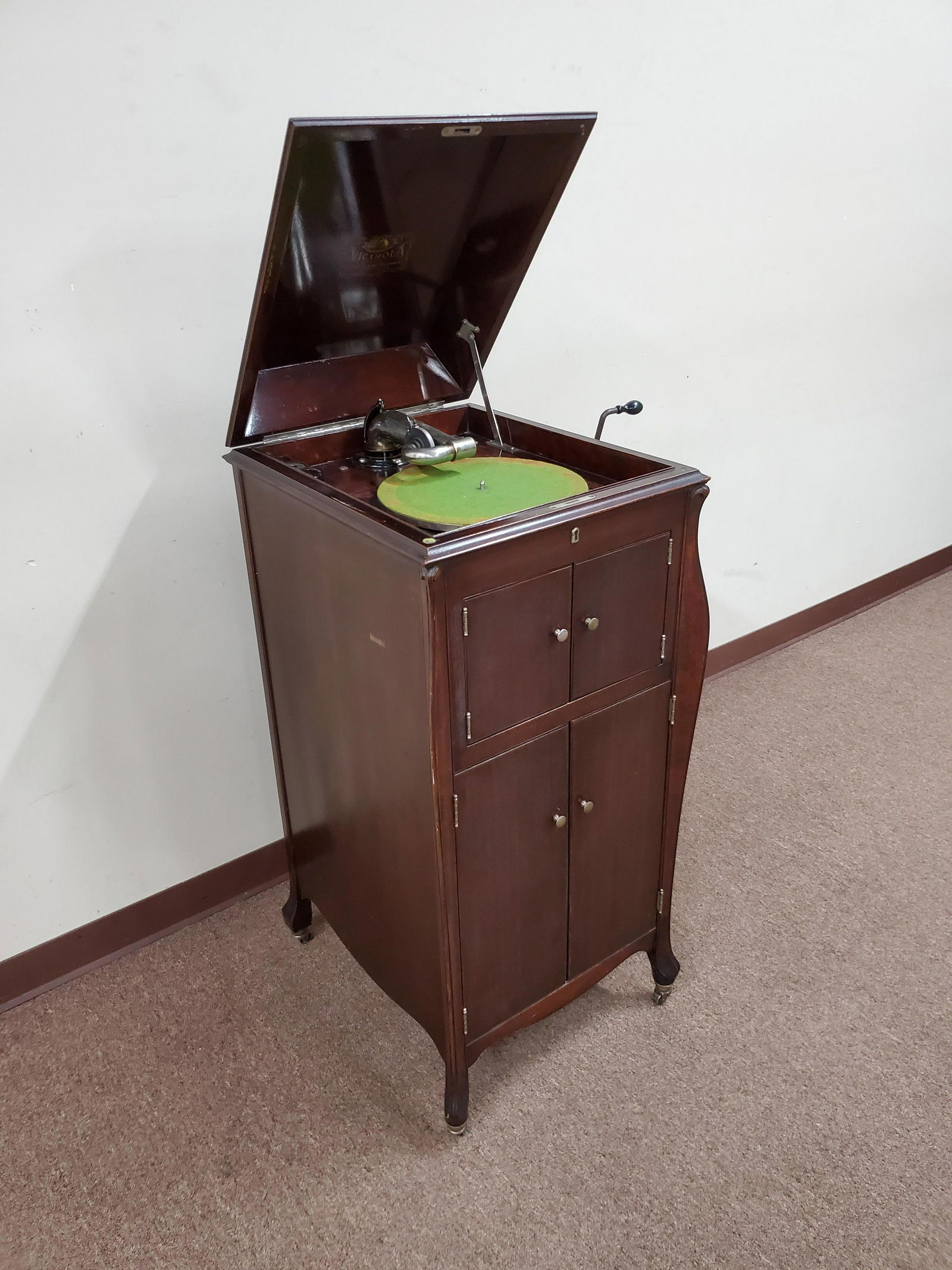 Victor Victrola (1 of 4)