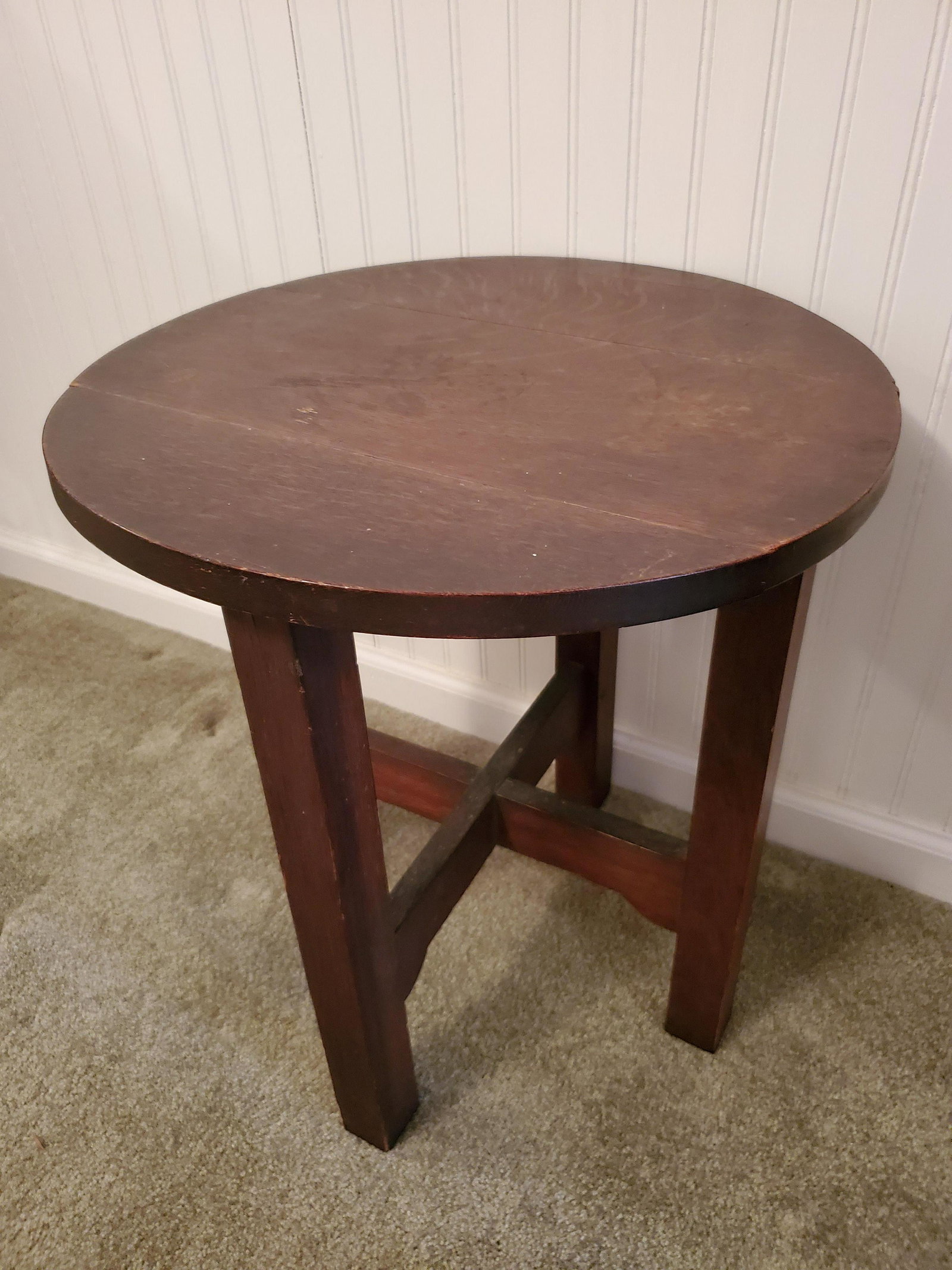 Arts & Crafts Oak Stand: 18" wide X 20" high. Split to top. IMPORTANT: Before bidding, please read the terms and conditions below. When you registered for the auction you agreed to these terms and will be required to comply w